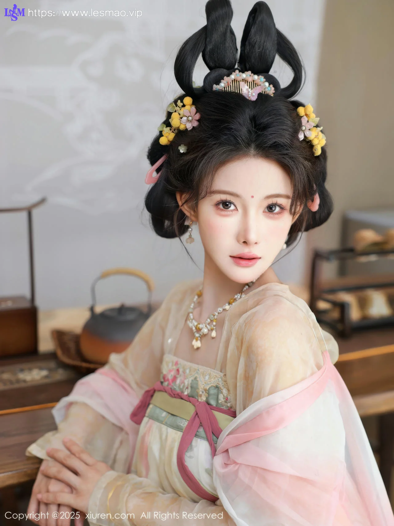 XiuRen 秀人 No.10645 梨霜儿 浅色古装服饰拍摄 - 9