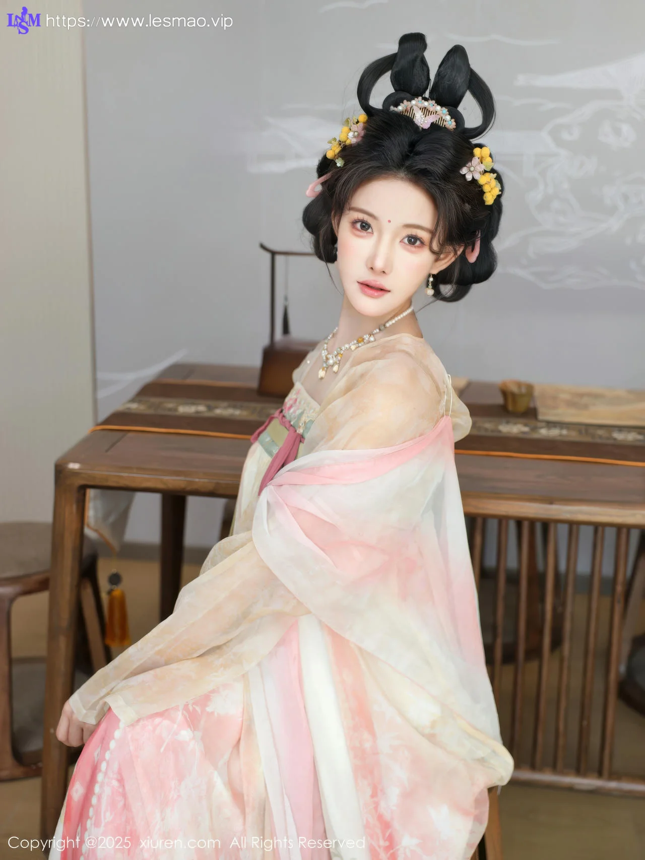 XiuRen 秀人 No.10645 梨霜儿 浅色古装服饰拍摄 - 10