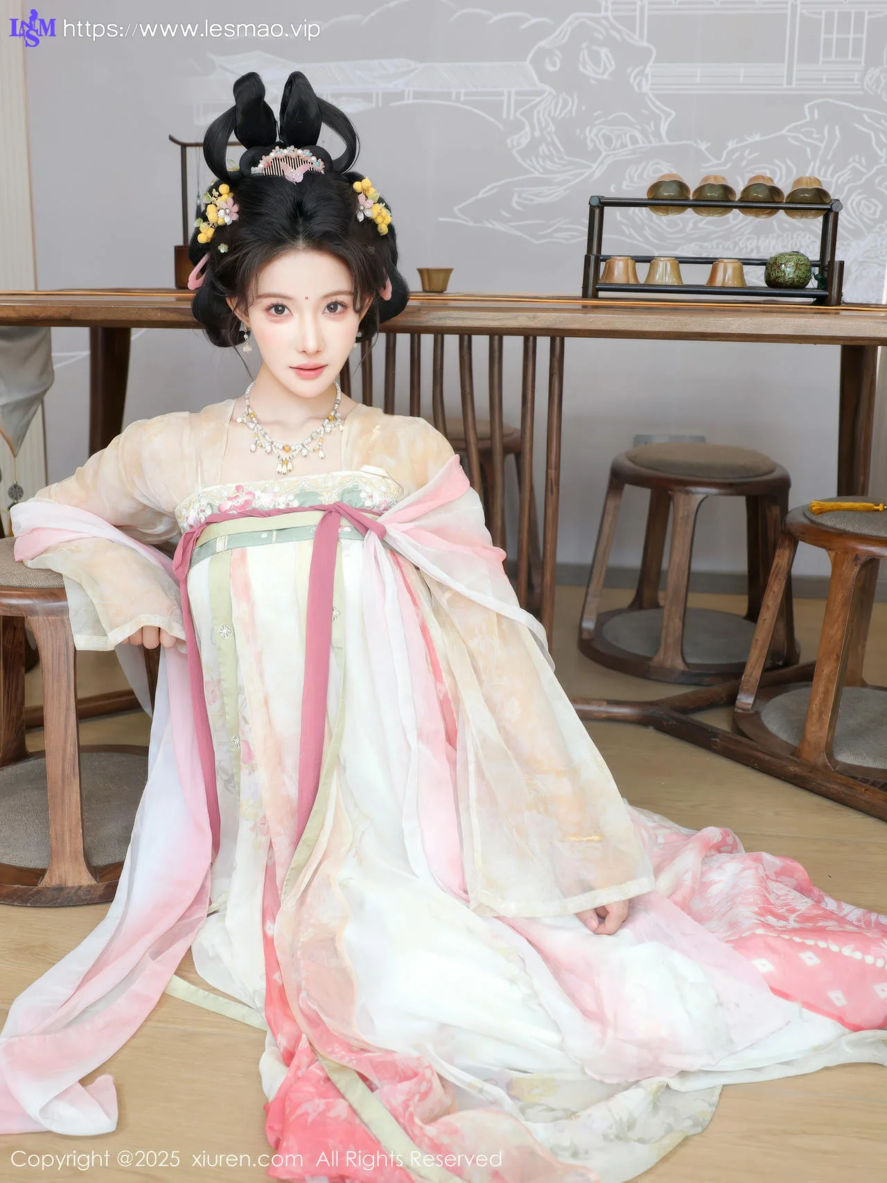 XiuRen 秀人 No.10645 梨霜儿 浅色古装服饰拍摄 - 3
