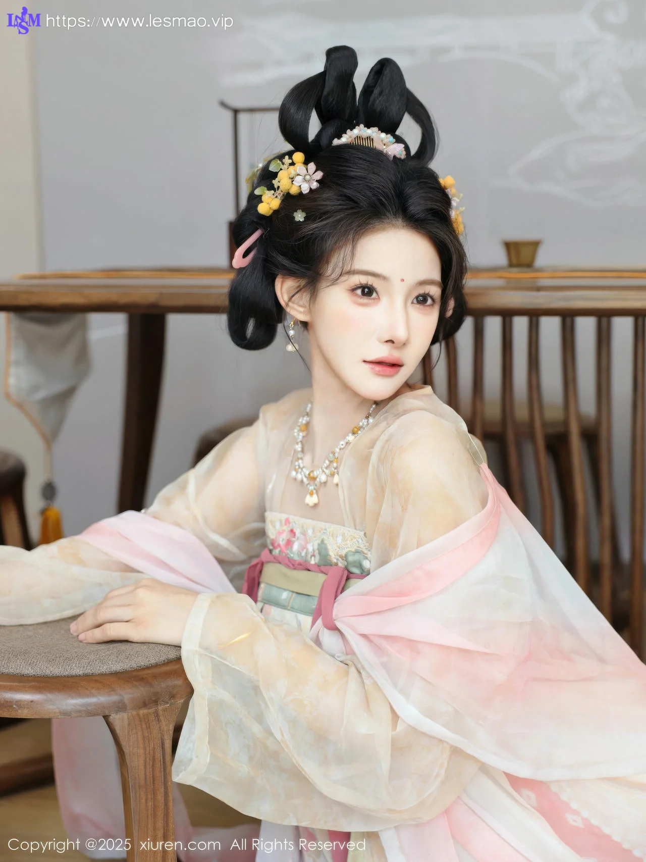 XiuRen 秀人 No.10645 梨霜儿 浅色古装服饰拍摄 - 5