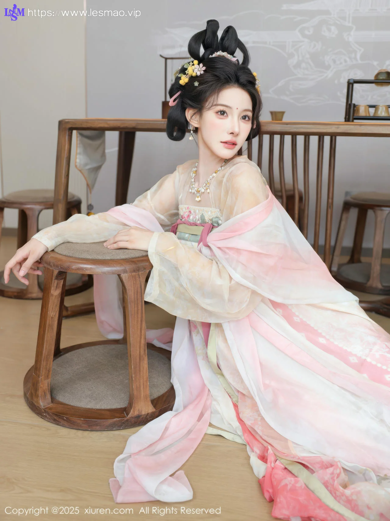 XiuRen 秀人 No.10645 梨霜儿 浅色古装服饰拍摄 - 6