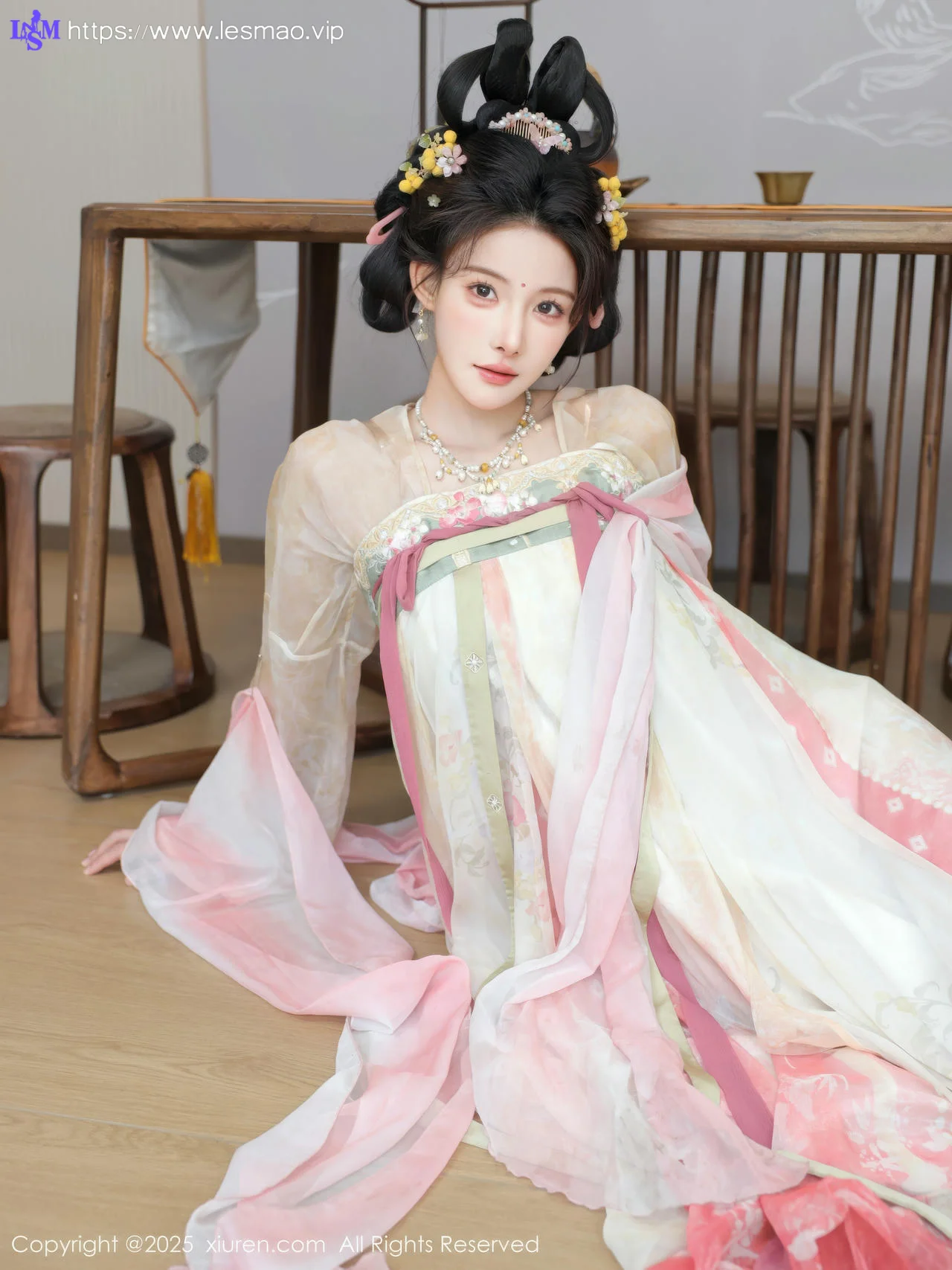 XiuRen 秀人 No.10645 梨霜儿 浅色古装服饰拍摄 - 7