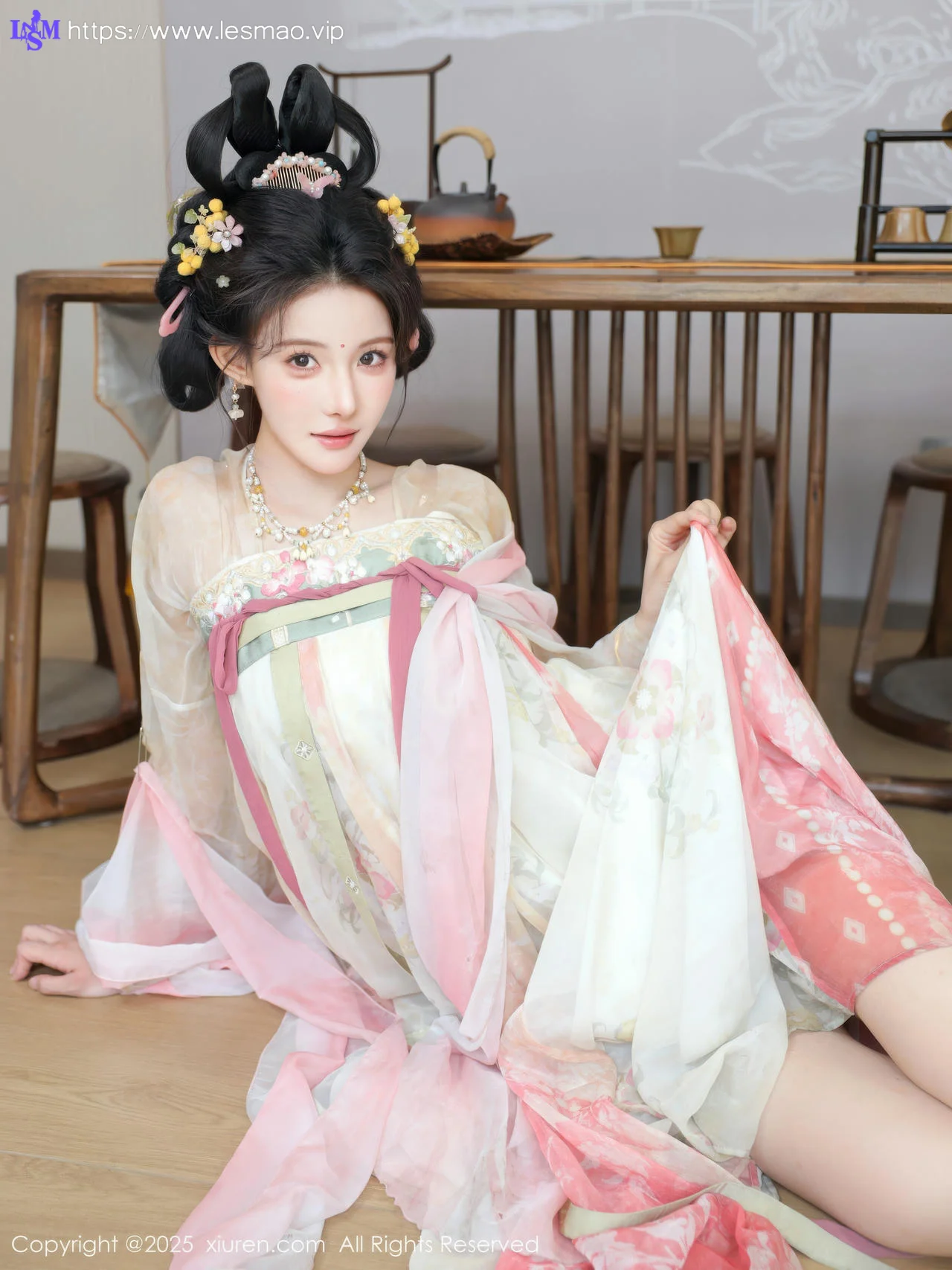 XiuRen 秀人 No.10645 梨霜儿 浅色古装服饰拍摄 - 10