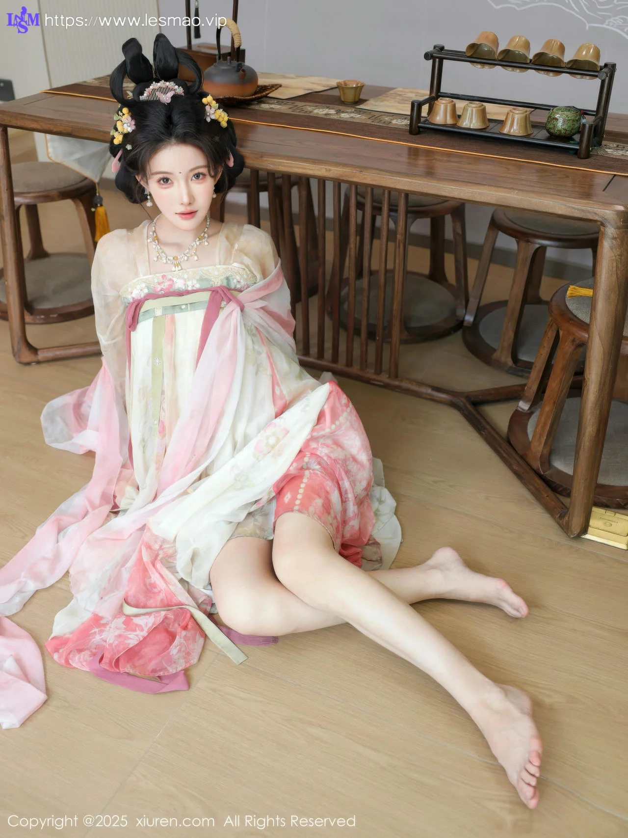 XiuRen 秀人 No.10645 梨霜儿 浅色古装服饰拍摄 - 1