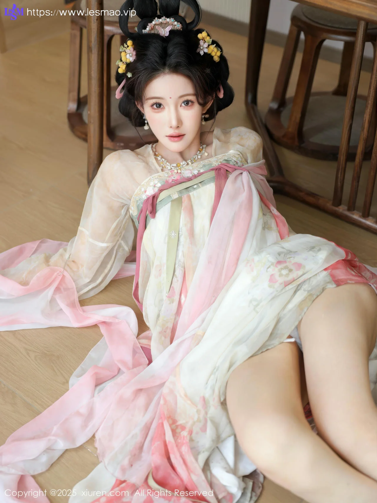 XiuRen 秀人 No.10645 梨霜儿 浅色古装服饰拍摄 - 5