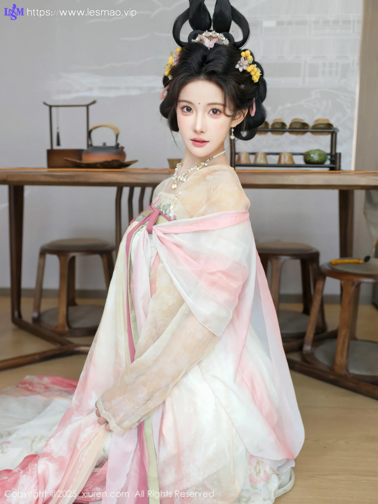 XiuRen 秀人 No.10645 梨霜儿 浅色古装服饰拍摄 - 10