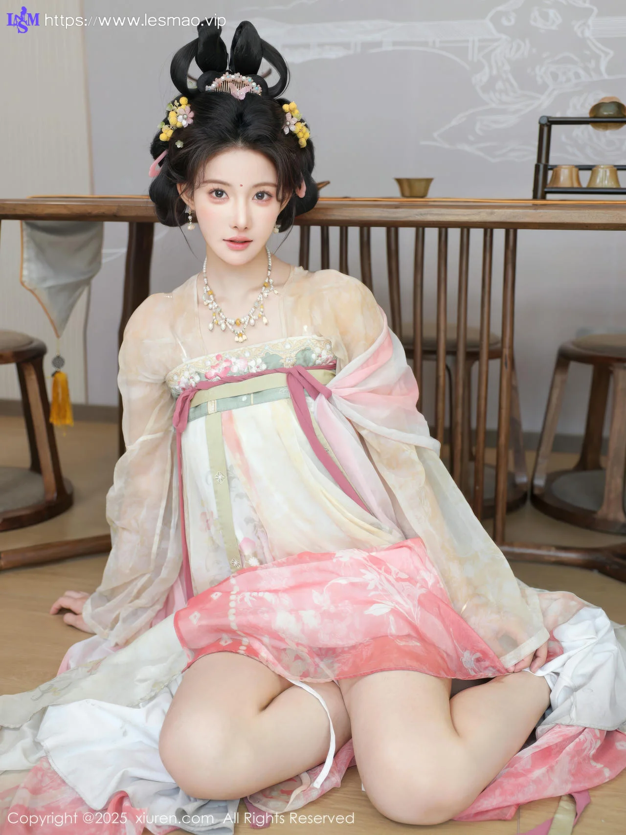 XiuRen 秀人 No.10645 梨霜儿 浅色古装服饰拍摄 - 1