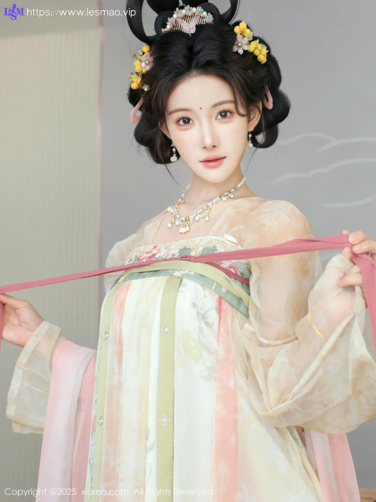 XiuRen 秀人 No.10645 梨霜儿 浅色古装服饰拍摄 - 8