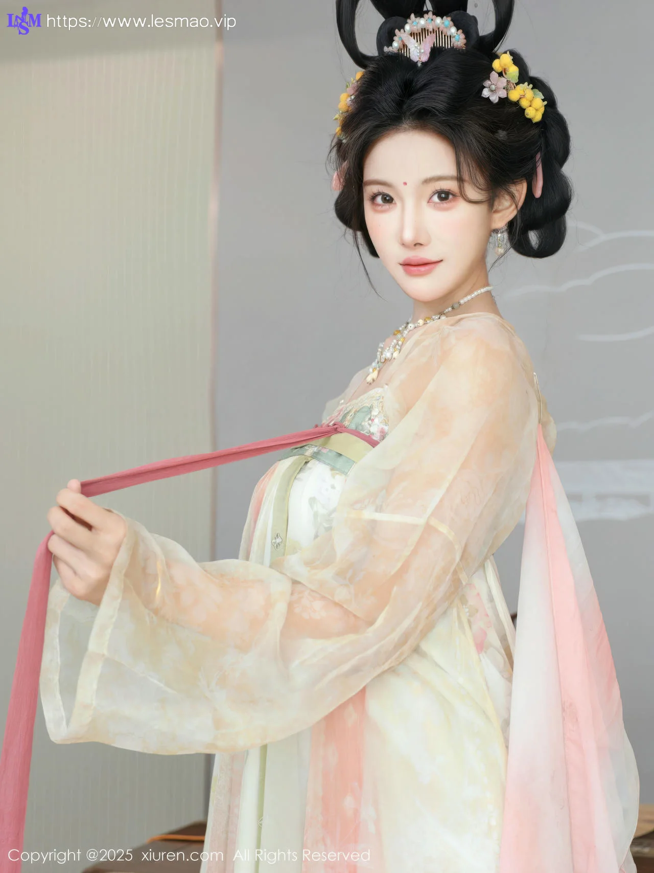 XiuRen 秀人 No.10645 梨霜儿 浅色古装服饰拍摄 - 9