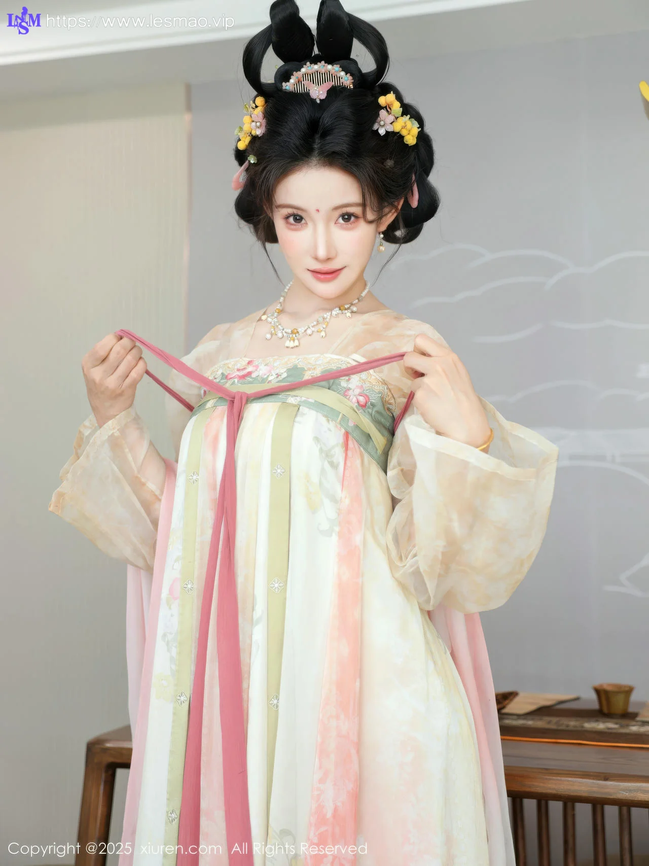 XiuRen 秀人 No.10645 梨霜儿 浅色古装服饰拍摄 - 10