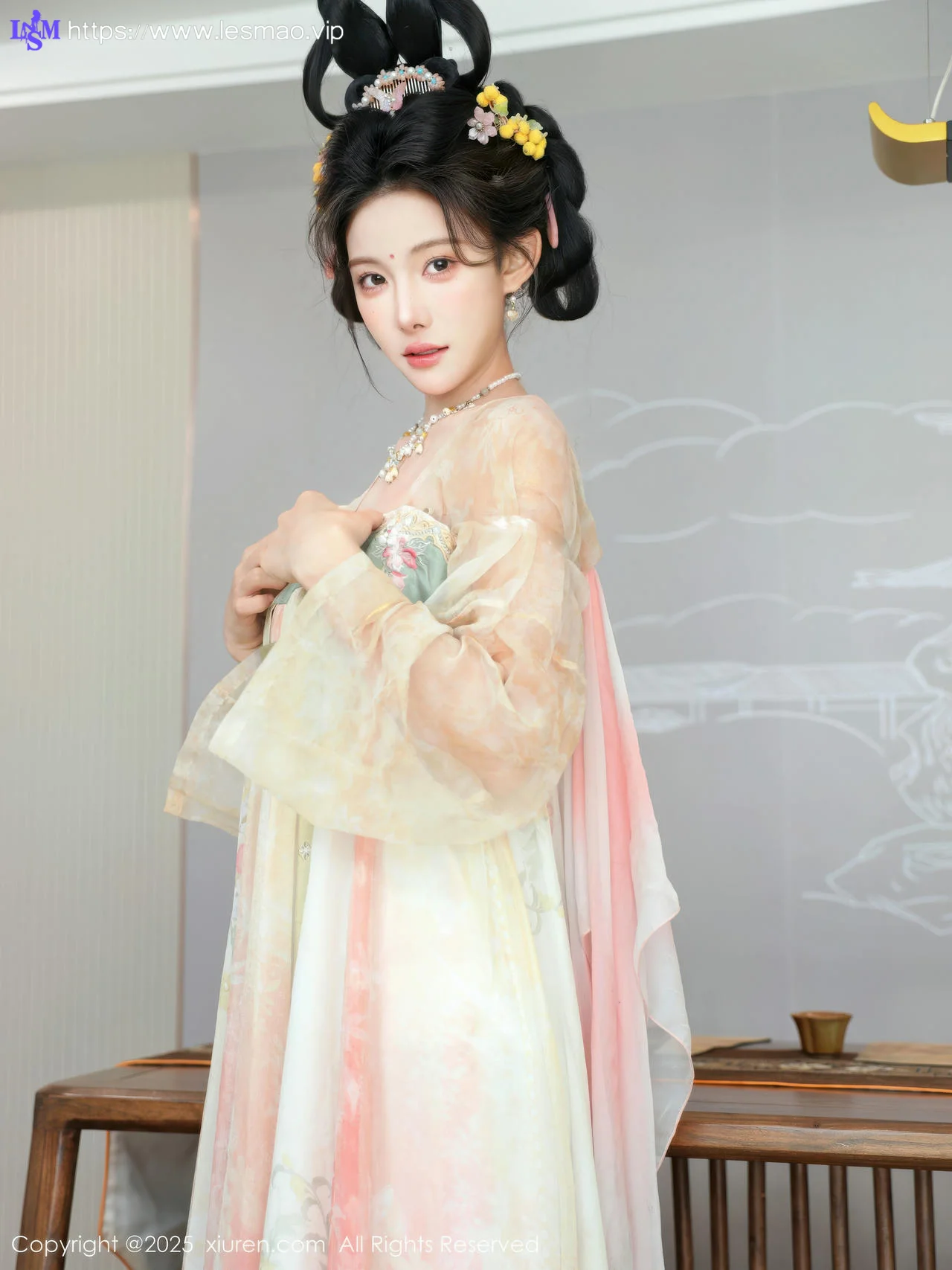 XiuRen 秀人 No.10645 梨霜儿 浅色古装服饰拍摄 - 4