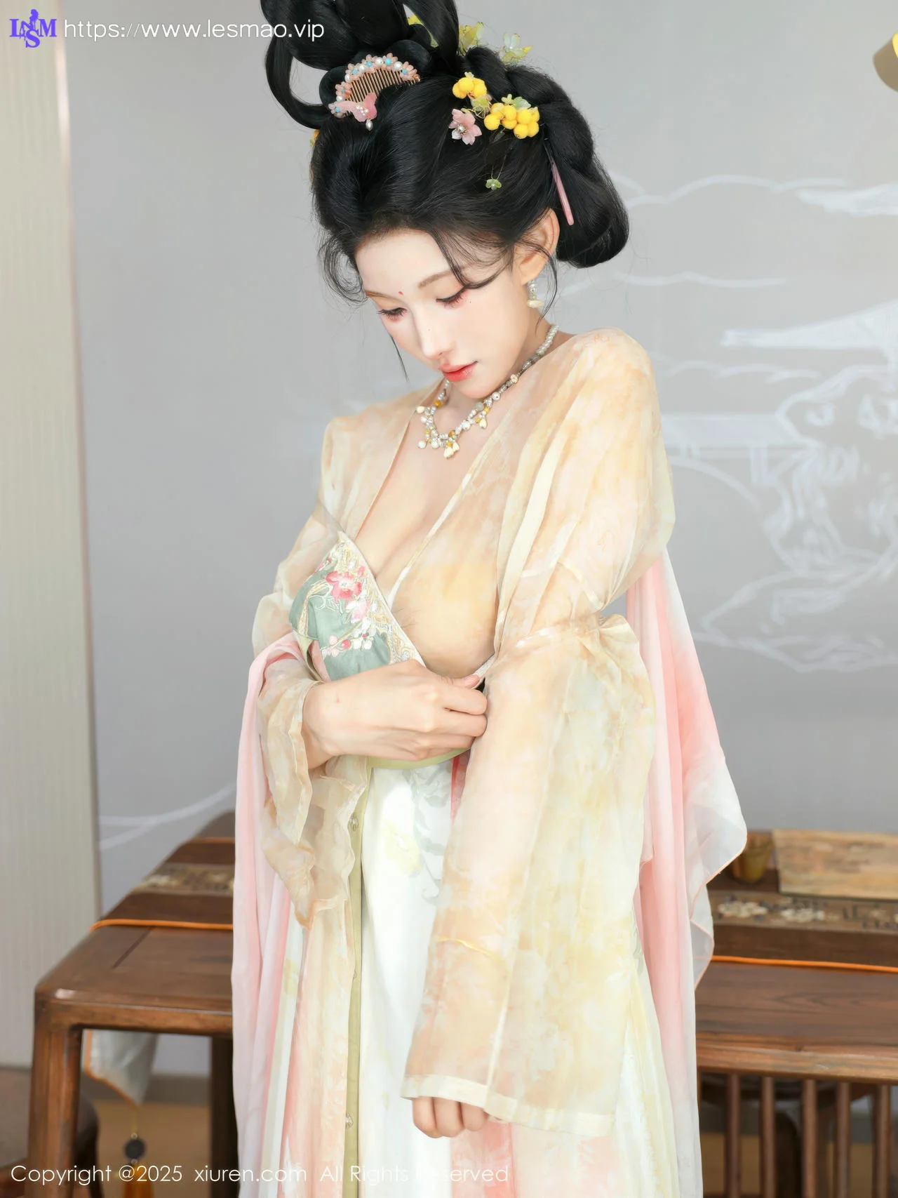 XiuRen 秀人 No.10645 梨霜儿 浅色古装服饰拍摄 - 5
