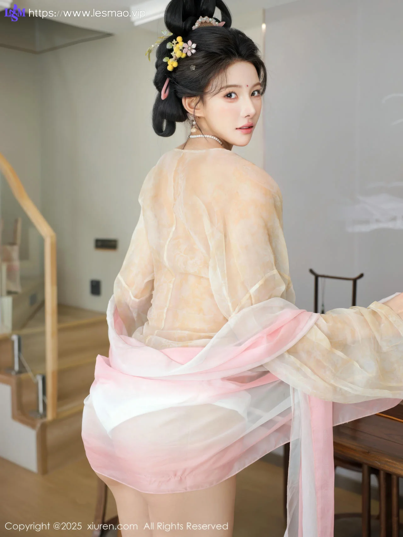XiuRen 秀人 No.10645 梨霜儿 浅色古装服饰拍摄 - 7