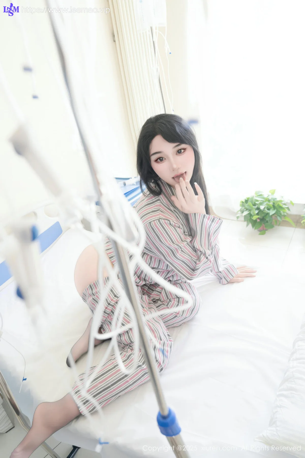 XiuRen 秀人 No.10648 汐汐爱吃草莓 安定医院里的小躁动 - 3