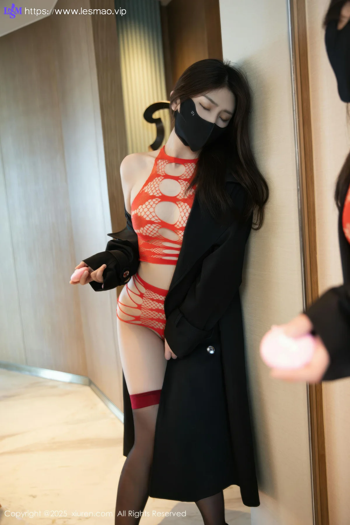 XiuRen 秀人 No.10652 刘婷婷 黑色风衣红色情趣内衣 - 10