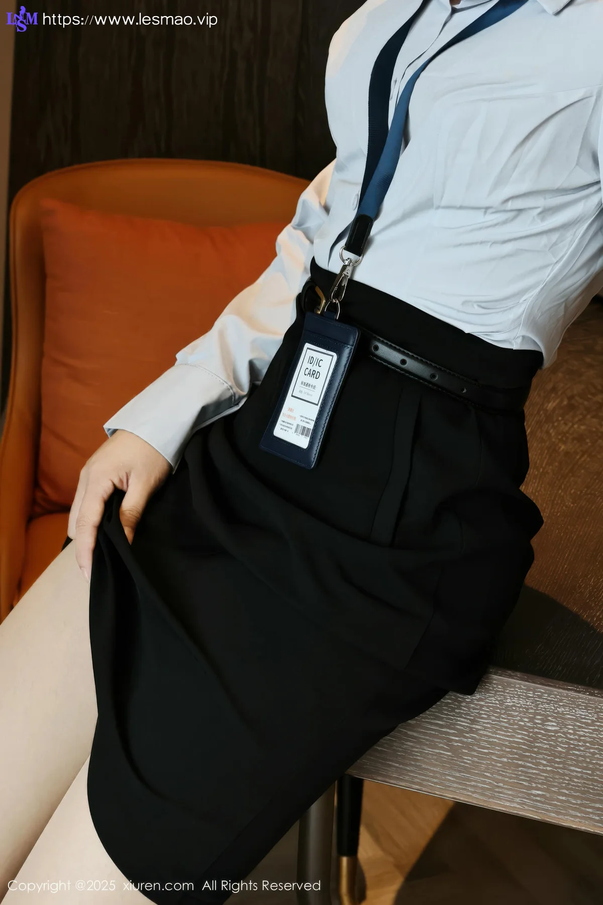 XiuRen 秀人 No.10674 糯梨子 性感OL服饰 - 2