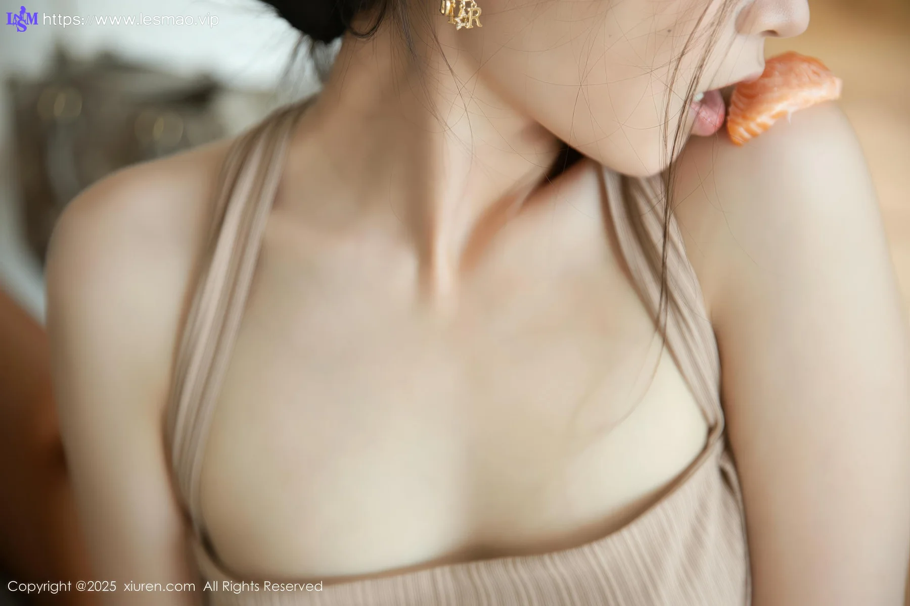 XiuRen 秀人 No.10678 刘婷婷 肉色连衣裙 - 1