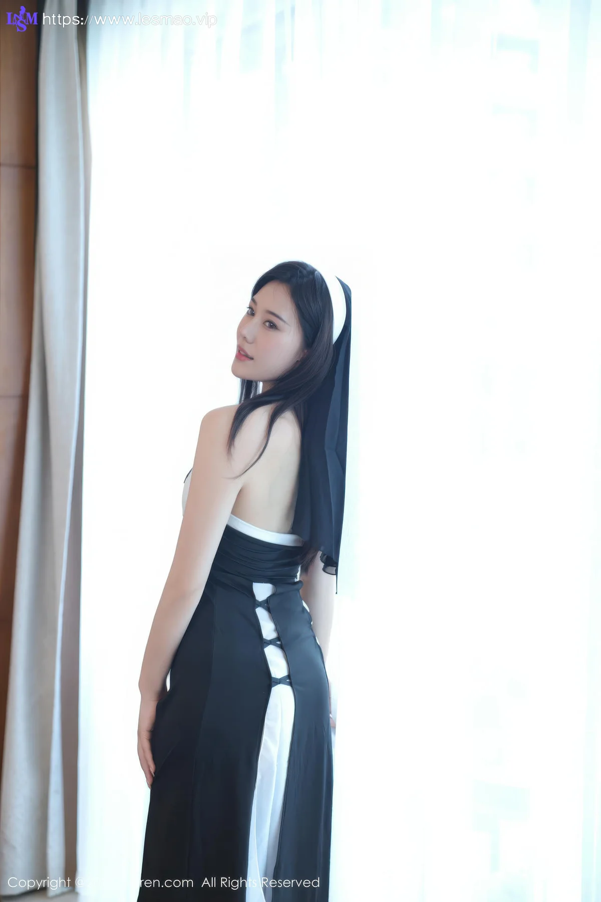 XiuRen 秀人 No.10690 白薇薇vcvc 性感黑白修女服饰 - 2