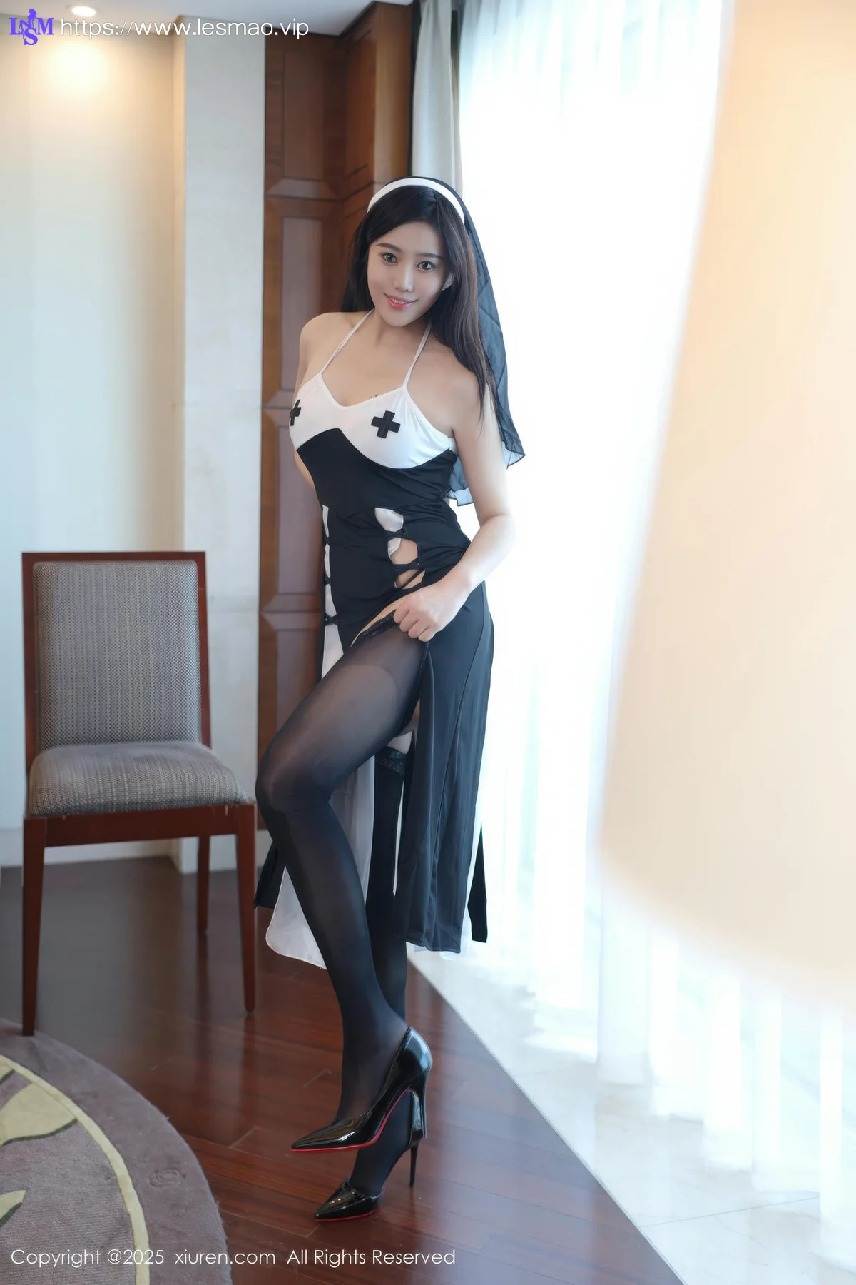 XiuRen 秀人 No.10690 白薇薇vcvc 性感黑白修女服饰 - 5