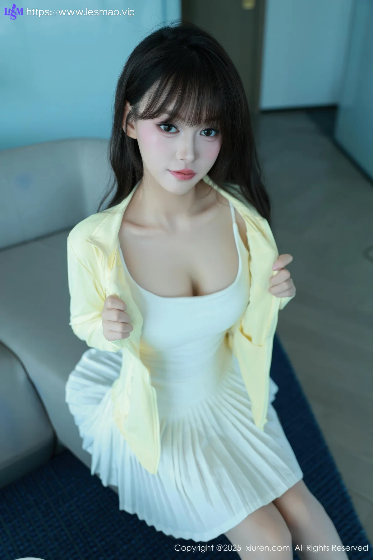 XiuRen 秀人 No.10702 糯咪 白色短裙白色丝袜 - 1