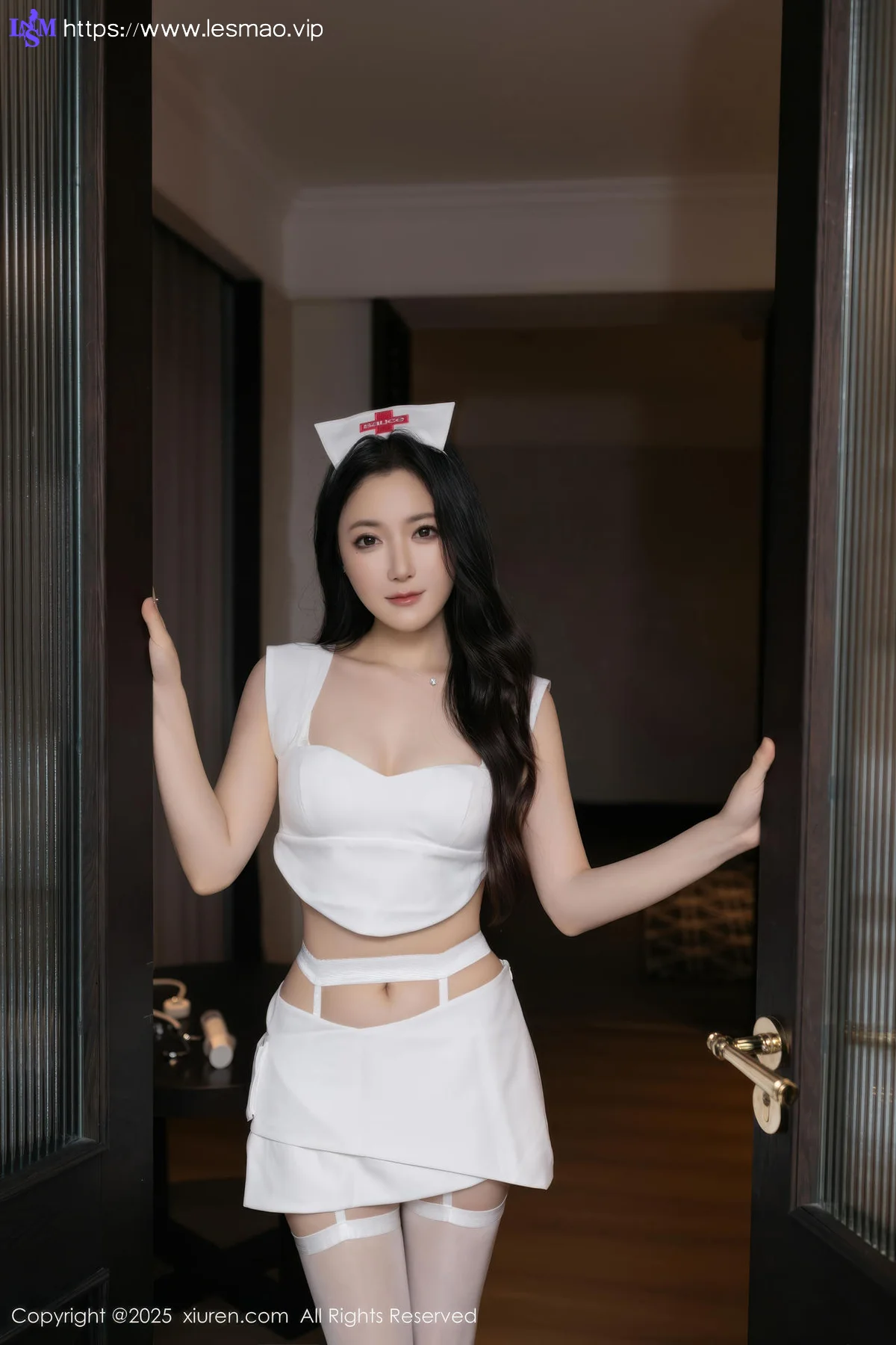 XiuRen 秀人 No.10711 鱼子酱Fish 白色护士制服 - 1