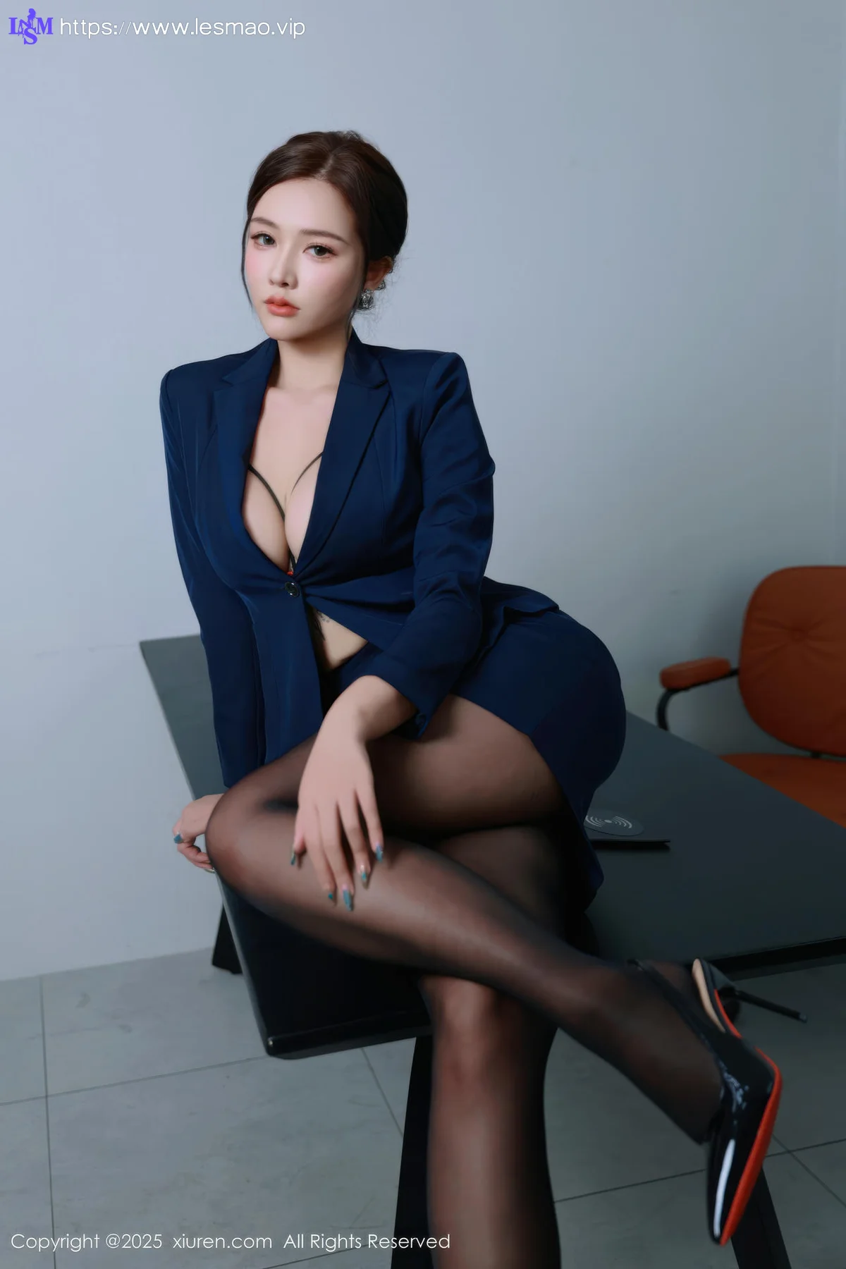 XiuRen 秀人 No.10751 娜比 深色OL服饰 - 2