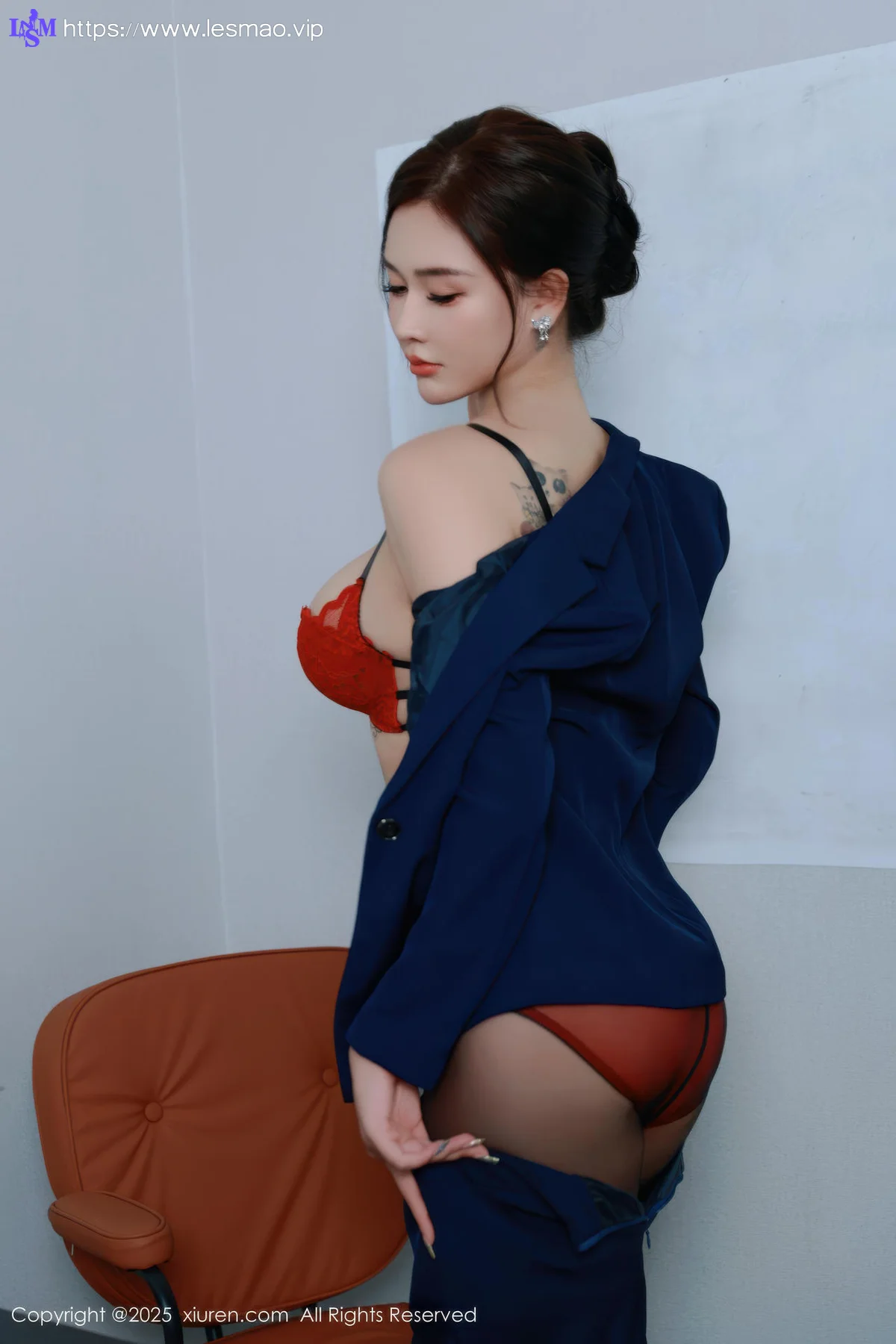 XiuRen 秀人 No.10751 娜比 深色OL服饰 - 8
