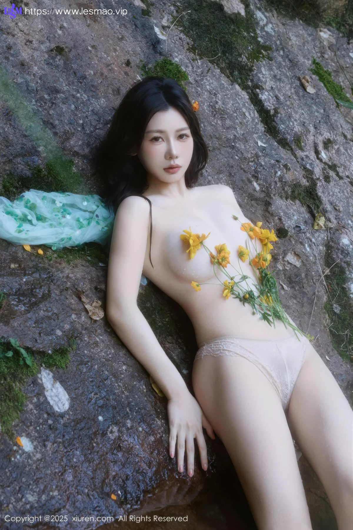 XiuRen 秀人 No.10756 尹甜甜 性感小溪亮片裙 - 1