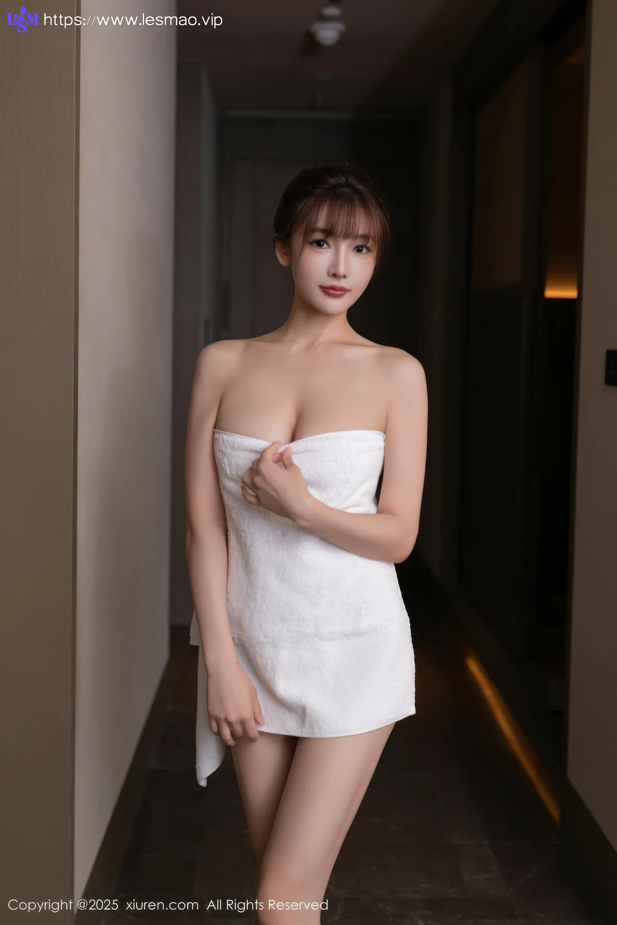 XiuRen 秀人 No.10757 陆萱萱 浅色长裙诱人白色丝袜 - 7