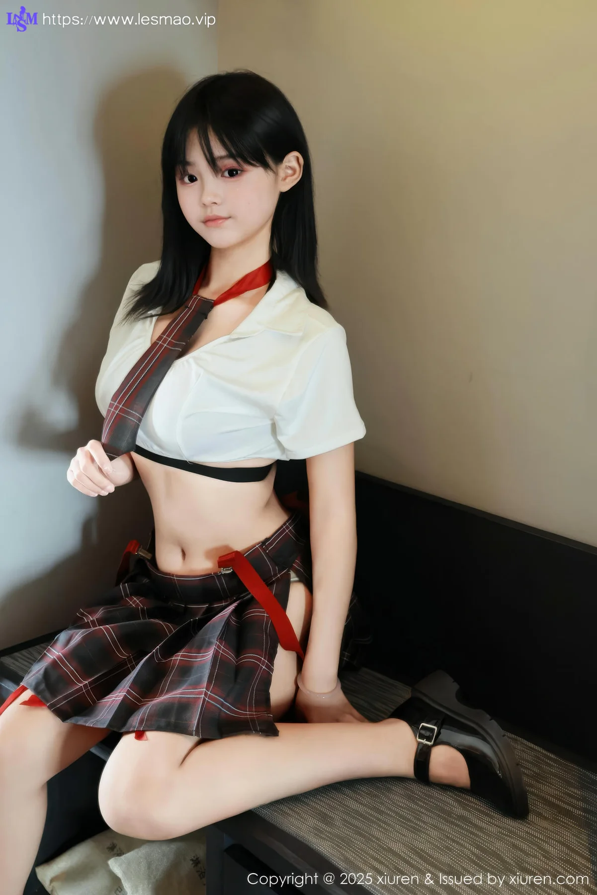 XiuRen 秀人 No.10774 小泠 白色短款黑色格子裙 - 3