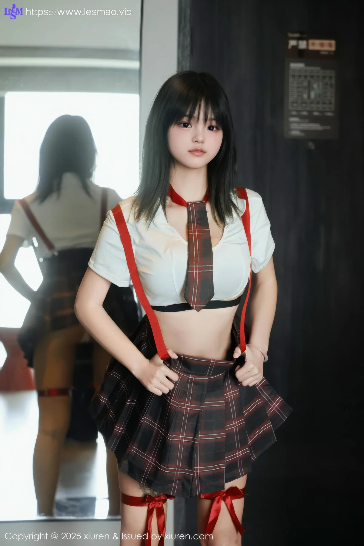 XiuRen 秀人 No.10774 小泠 白色短款黑色格子裙 - 3
