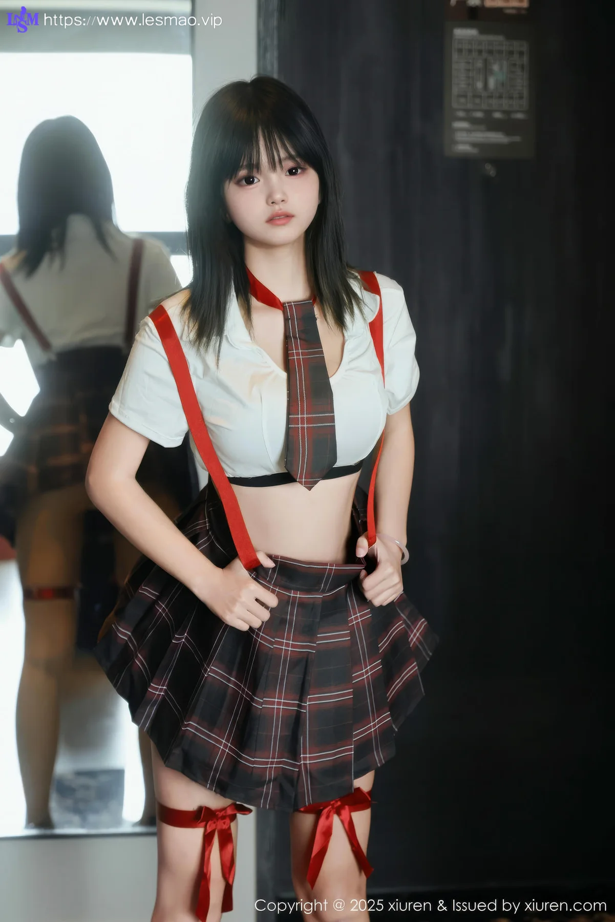 XiuRen 秀人 No.10774 小泠 白色短款黑色格子裙 - 3