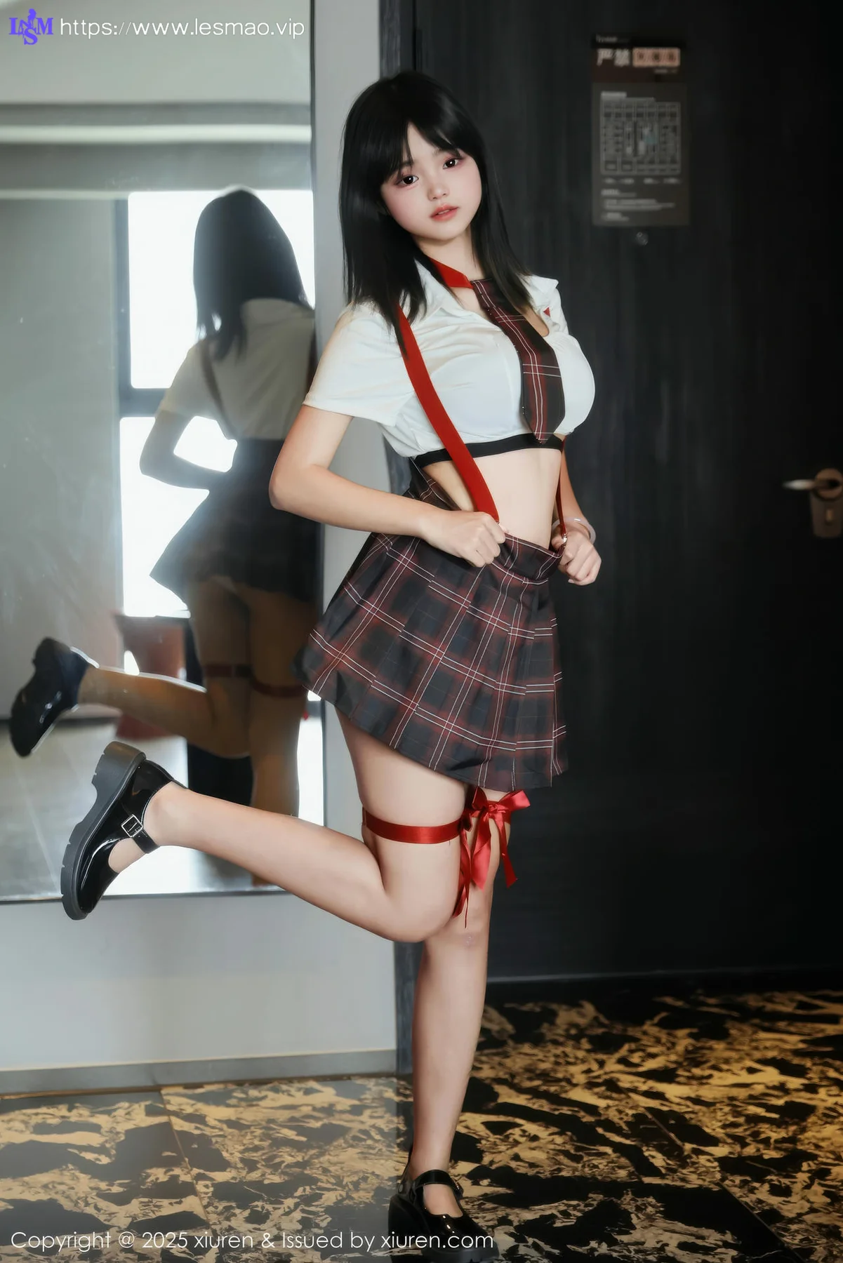 XiuRen 秀人 No.10774 小泠 白色短款黑色格子裙 - 5
