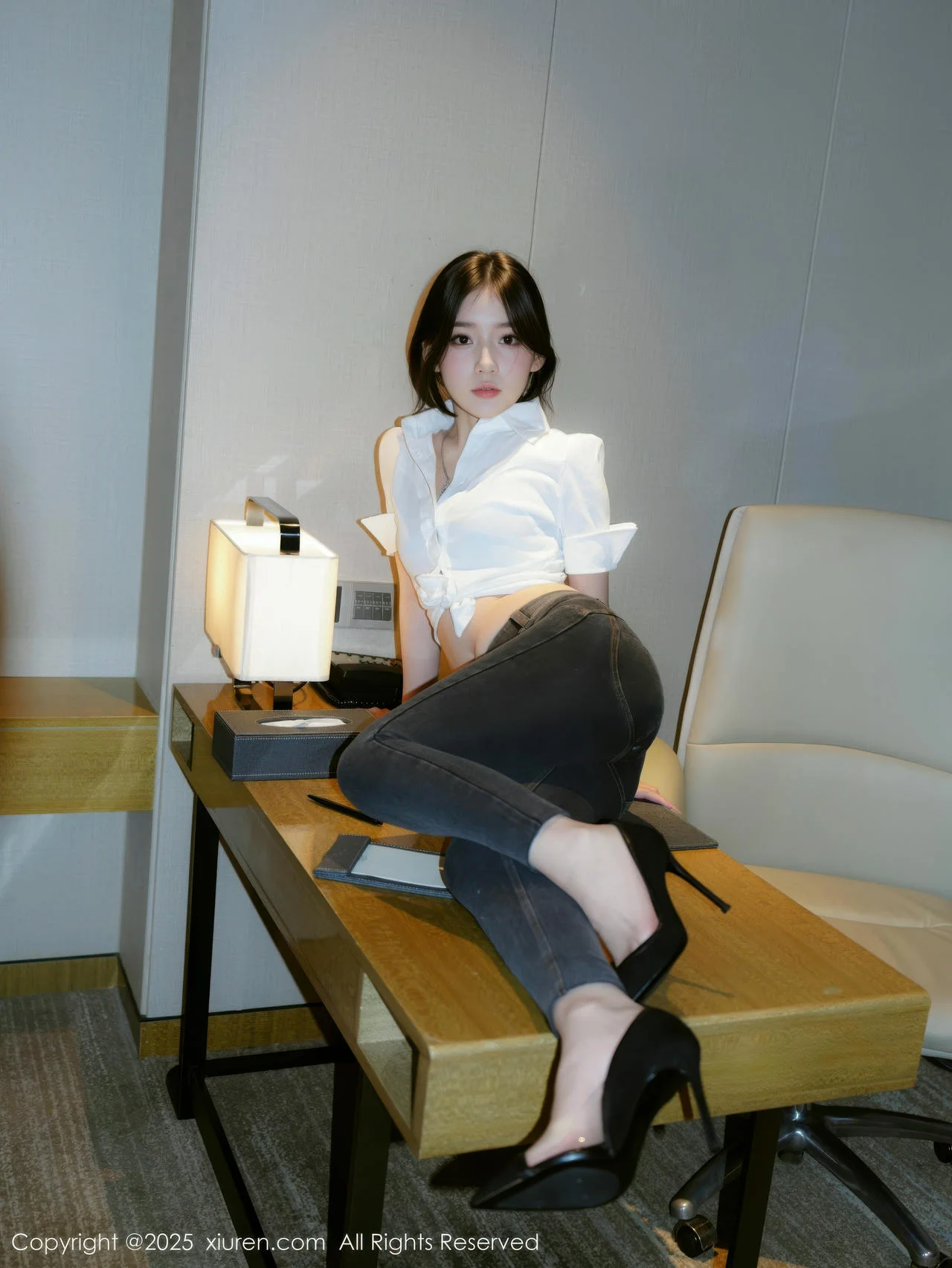 XiuRen 秀人 No.10785 汁汁 白T搭配简约长裤 - 4