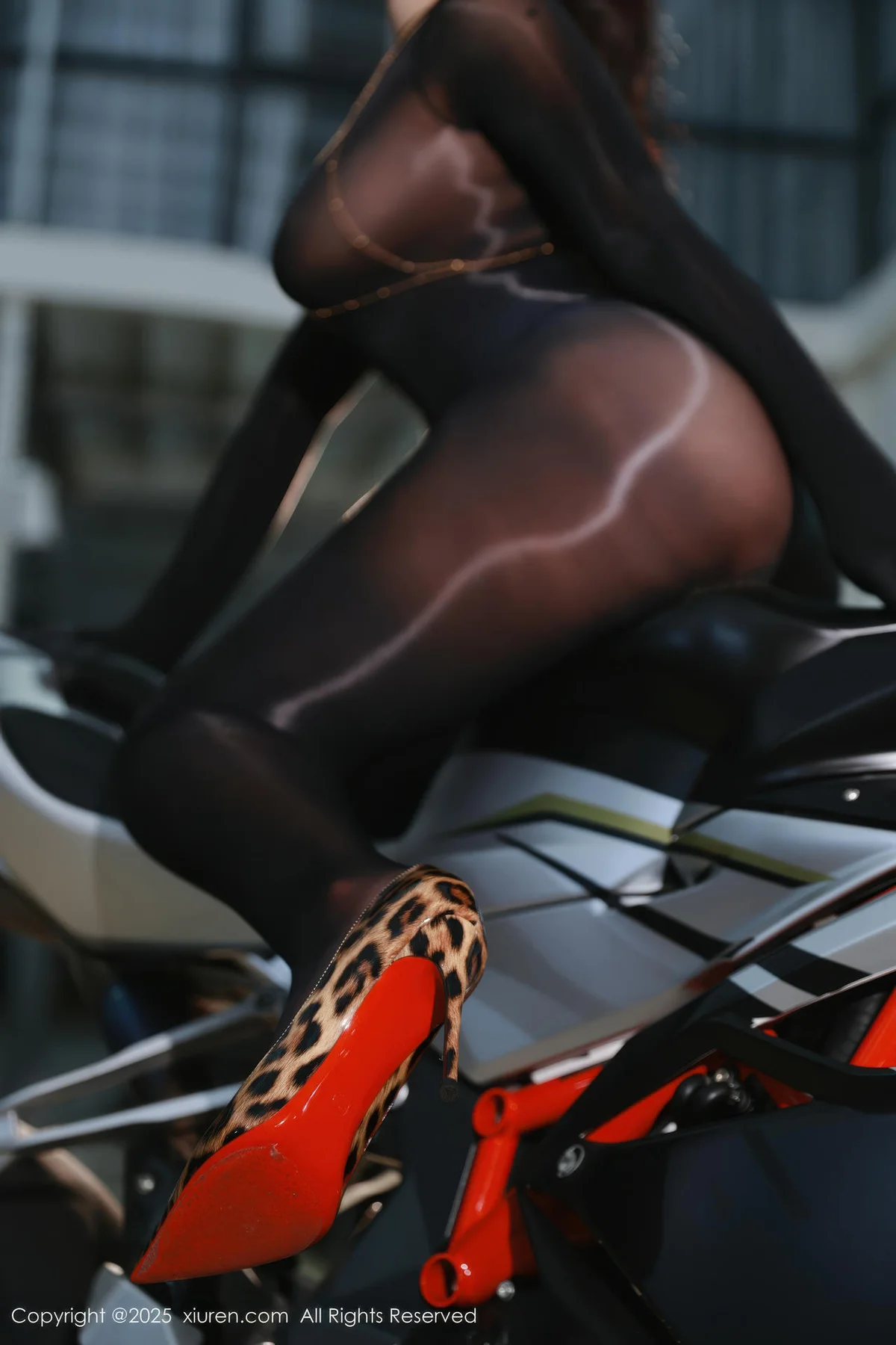 XiuRen 秀人 No.10788 南乔 杏色风衣连体丝袜 - 10