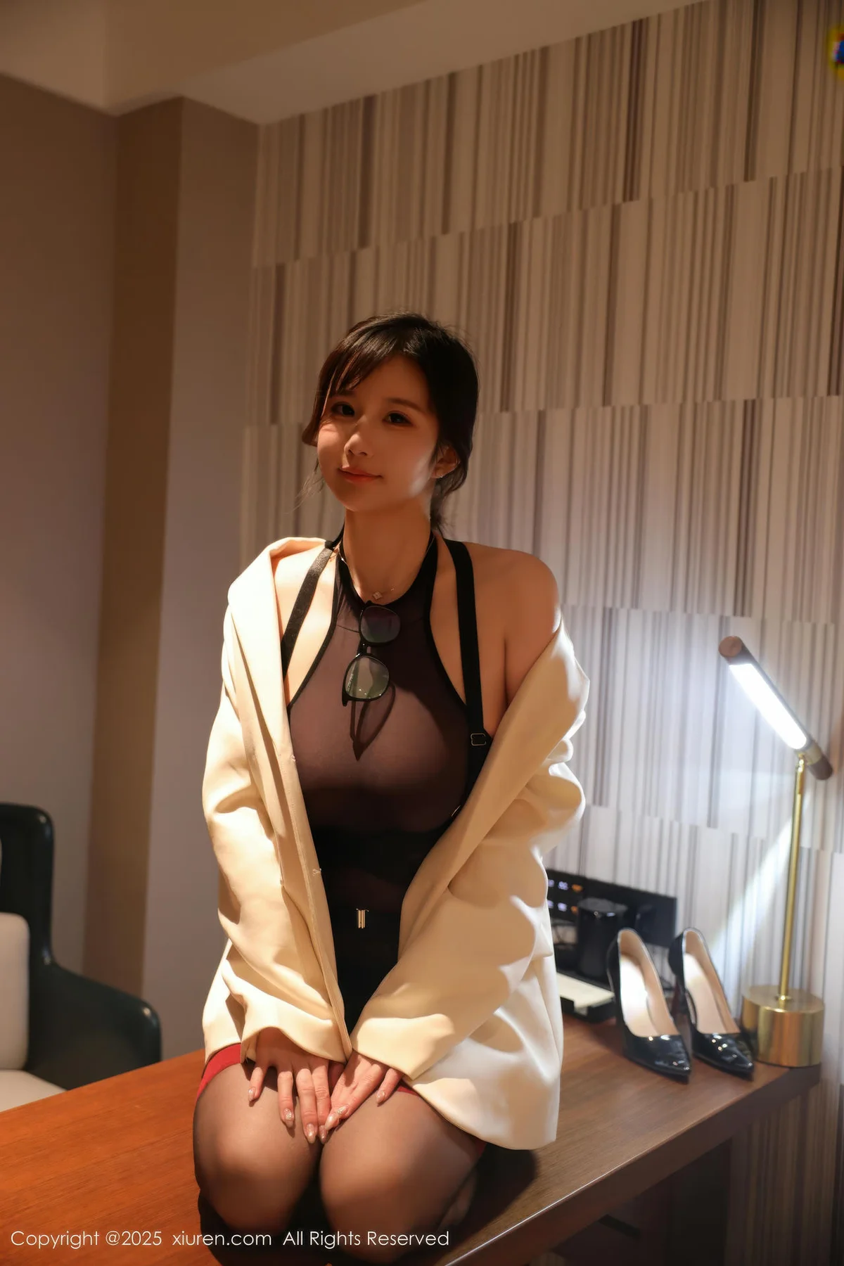 XiuRen 秀人 No.10805 小肉肉咪 白色OL服饰 - 8