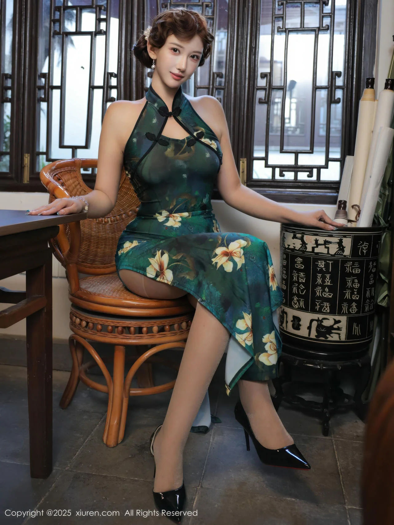 XiuRen 秀人 No.10815 金允希Yuki 绿色旗袍肉丝 - 1