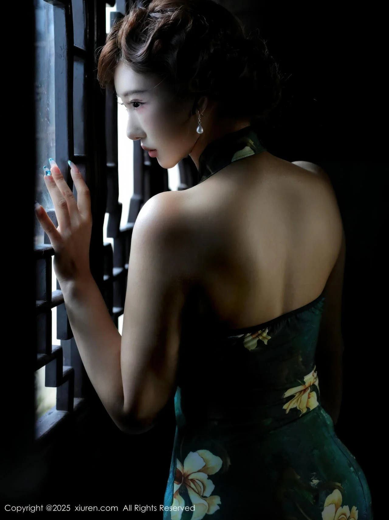 XiuRen 秀人 No.10815 金允希Yuki 绿色旗袍肉丝 - 3