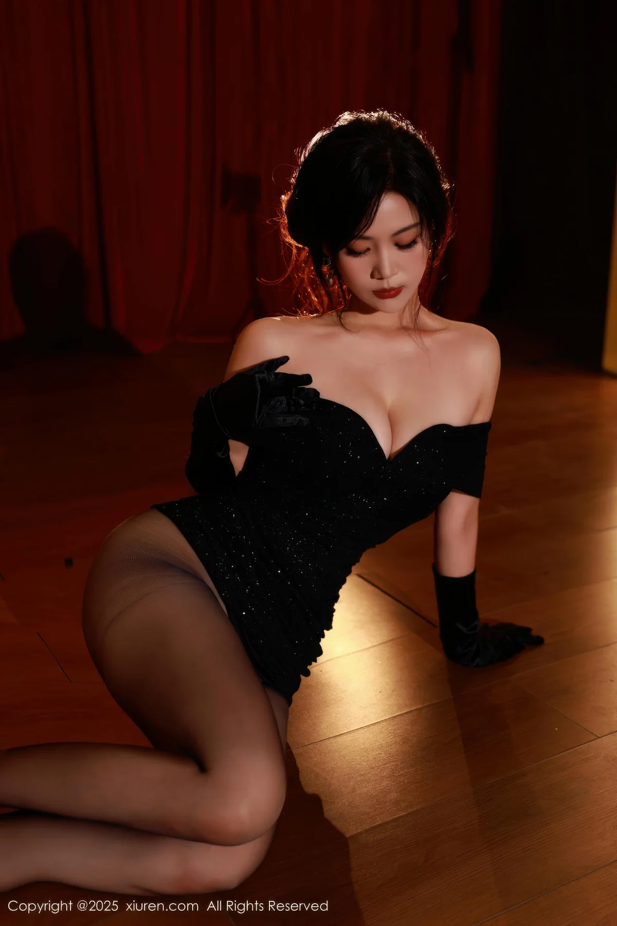 XiuRen 秀人 No.10823 玫瑰我爱你 黑色连衣短裙 - 1