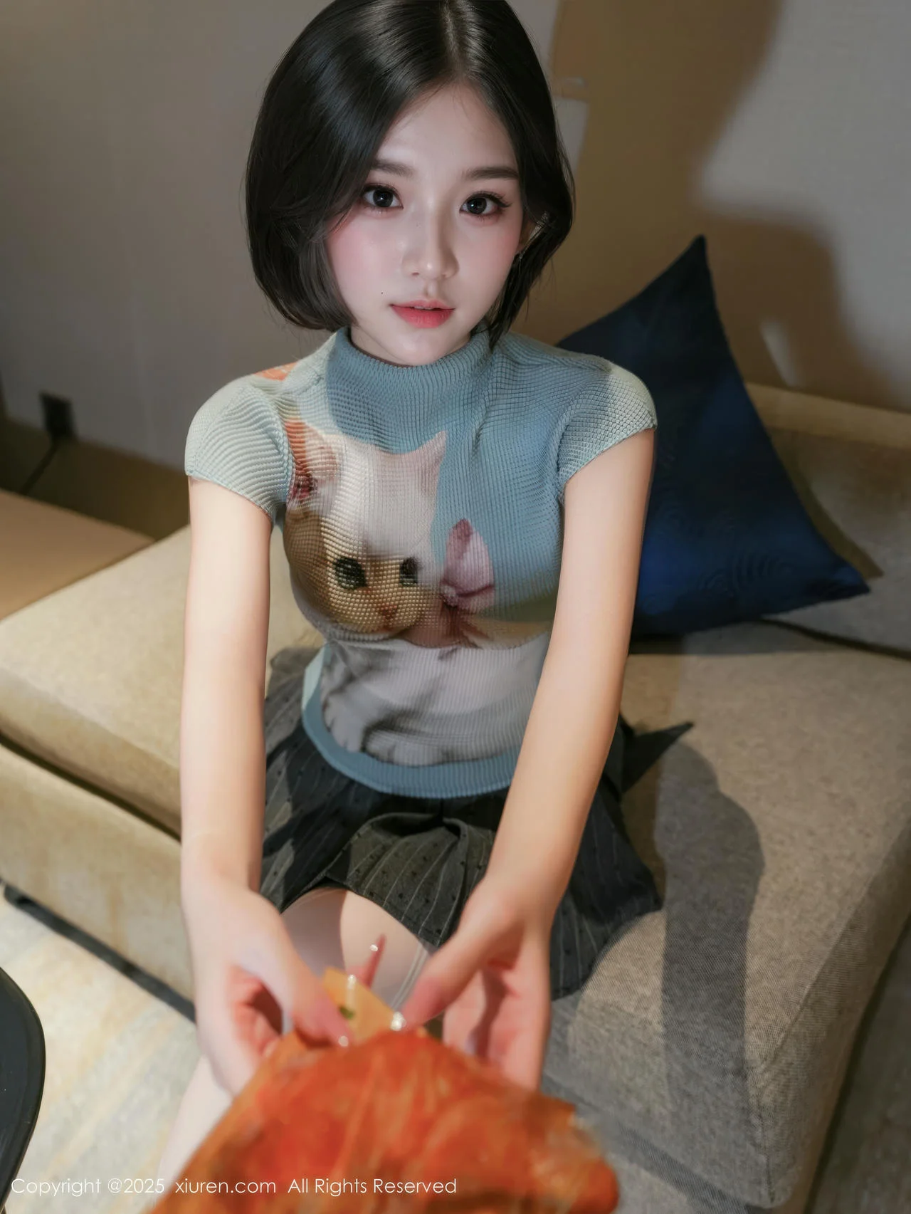 XiuRen 秀人 No.10830 汁汁 灰色短裙白色丝袜 - 7