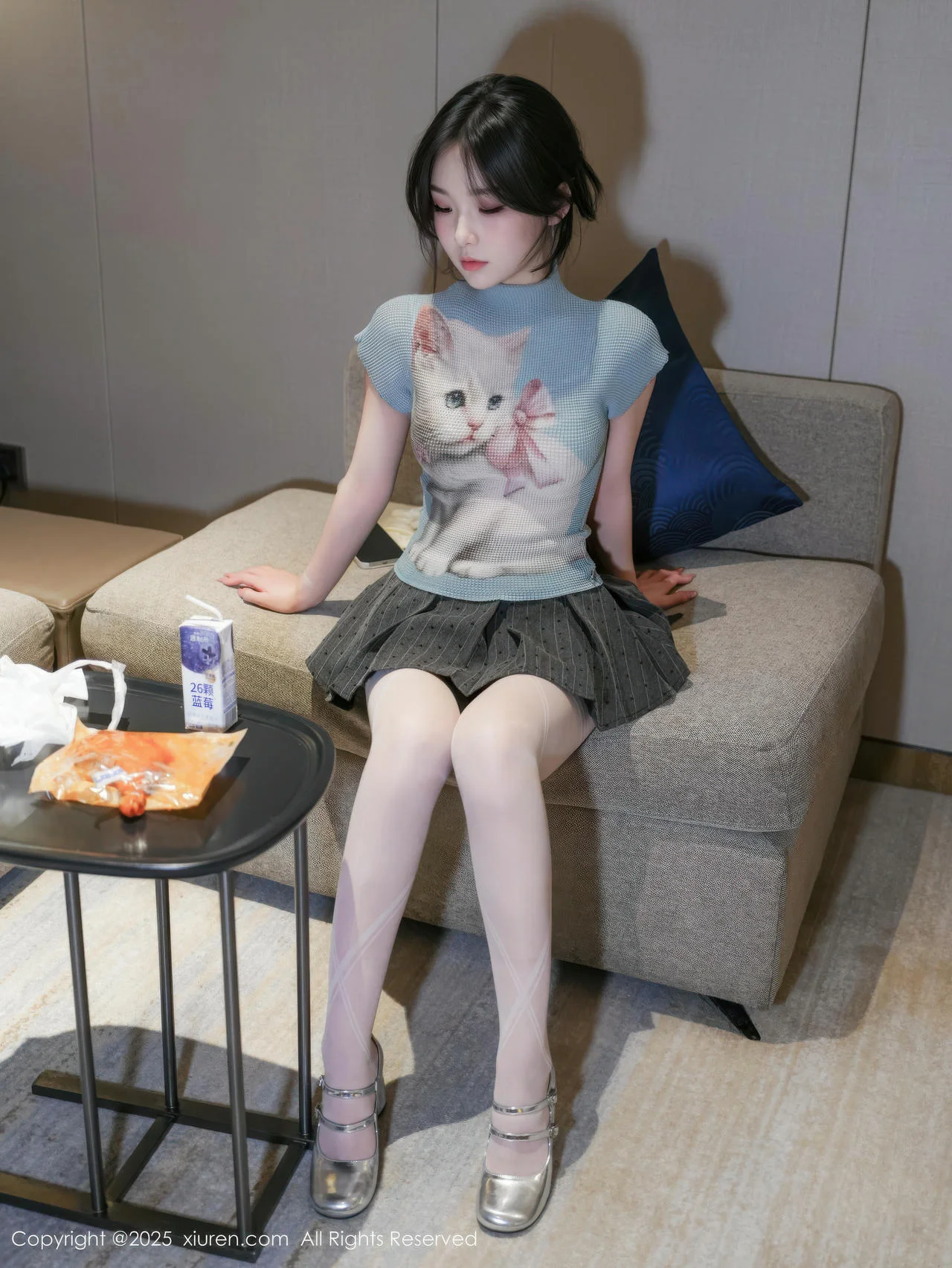 XiuRen 秀人 No.10830 汁汁 灰色短裙白色丝袜 - 10