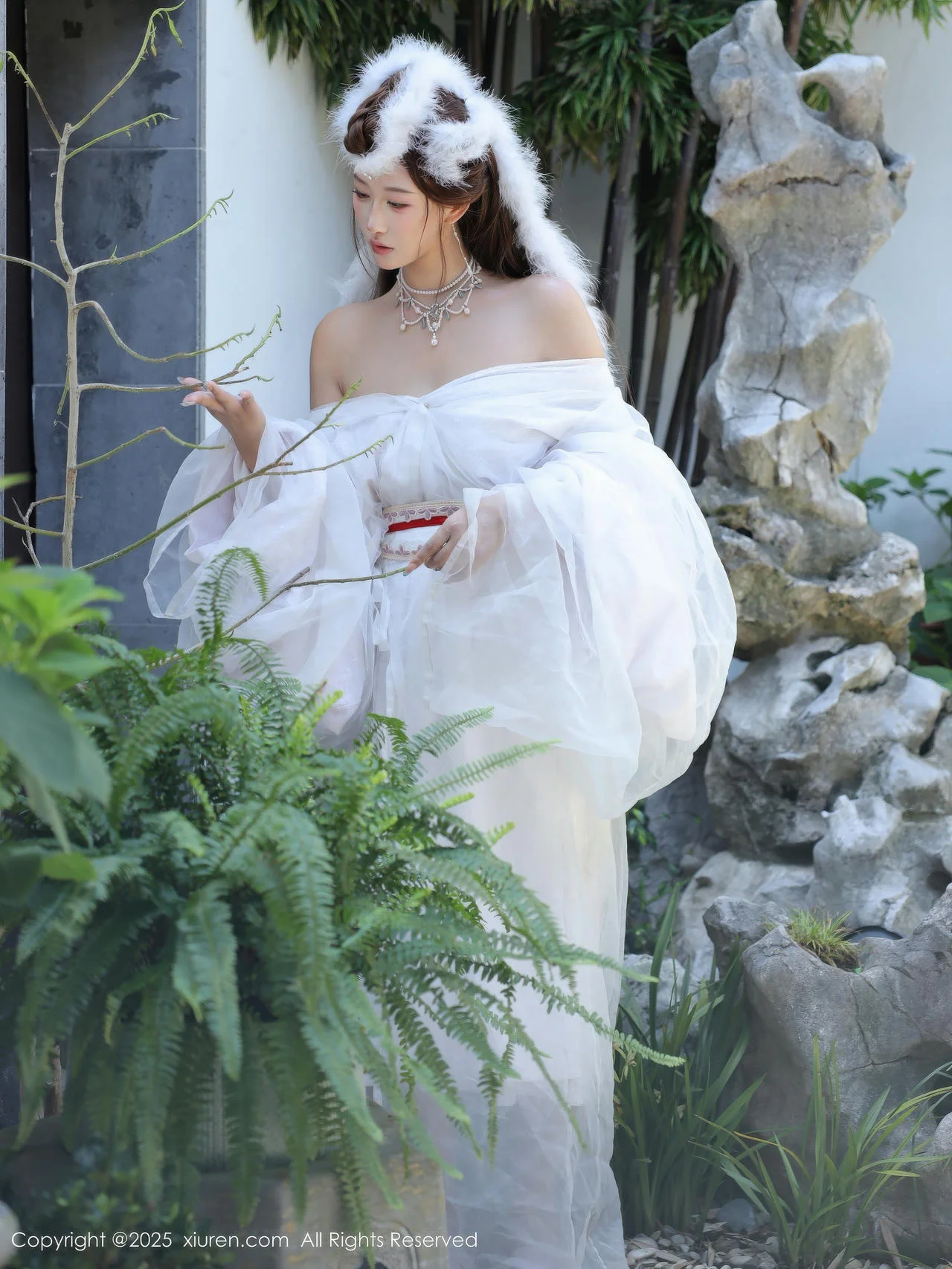 XiuRen 秀人 No.10843 金允希Yuki 白色锦毛鼠装扮 - 1