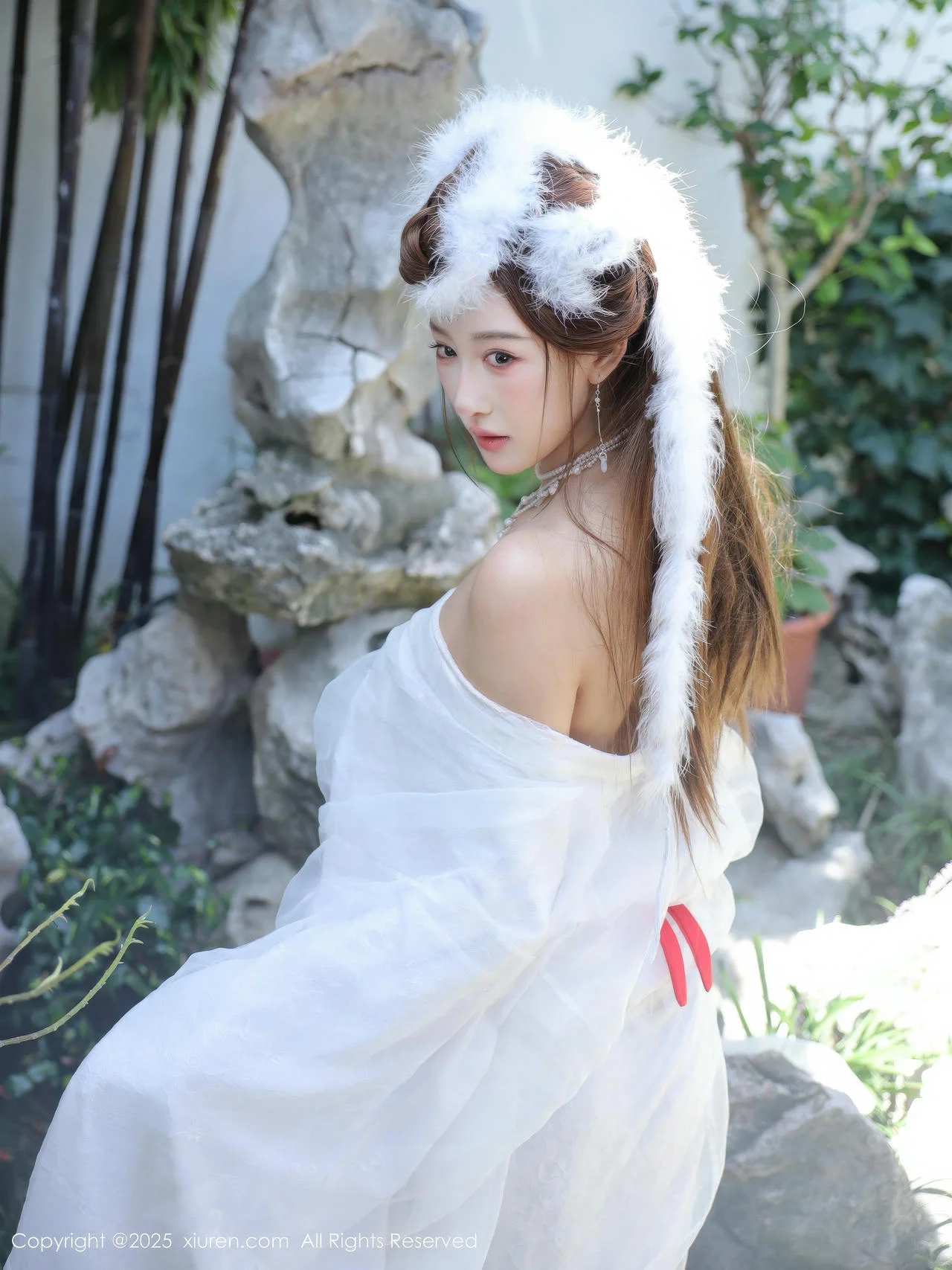 XiuRen 秀人 No.10843 金允希Yuki 白色锦毛鼠装扮 - 1