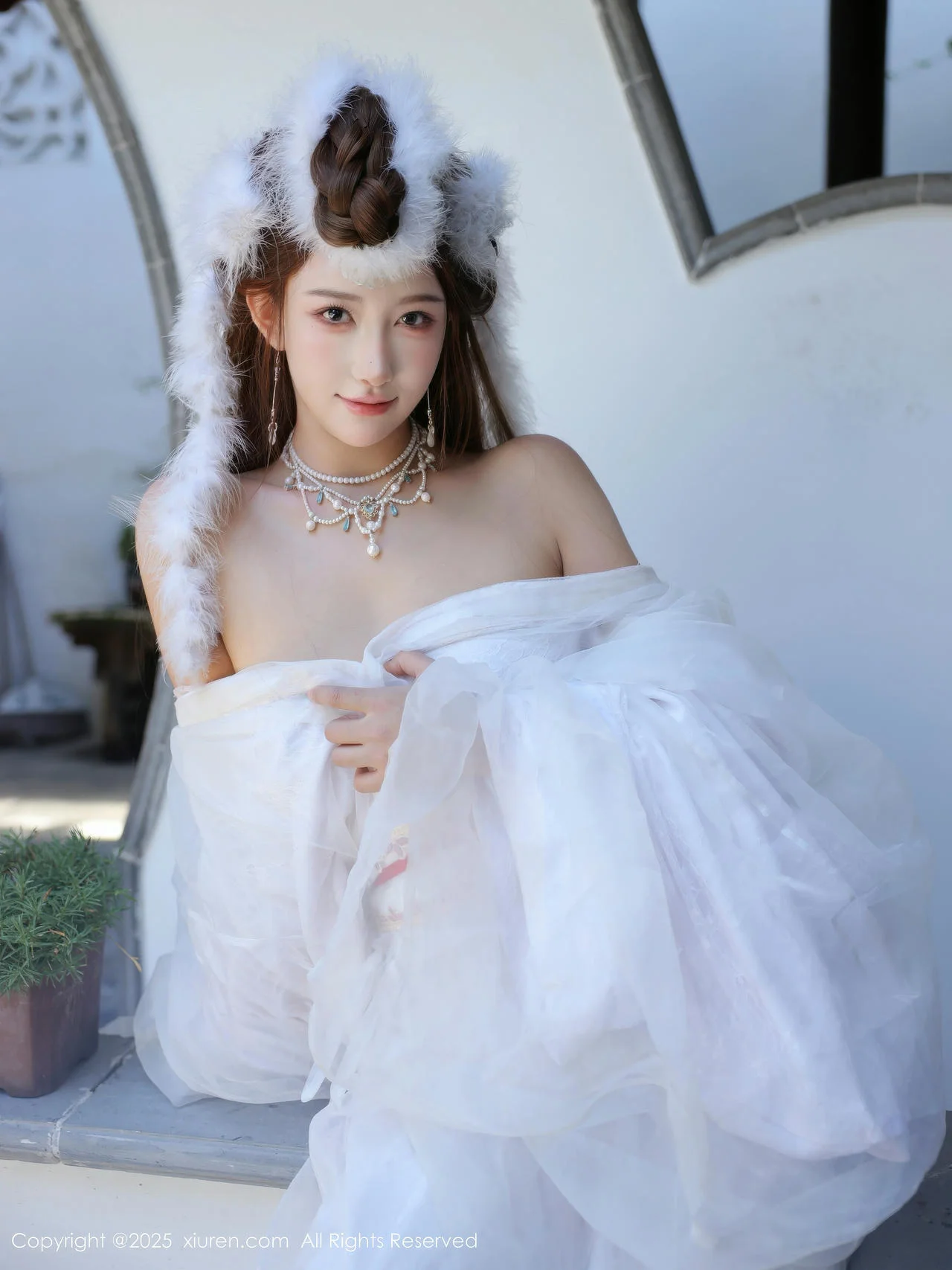 XiuRen 秀人 No.10843 金允希Yuki 白色锦毛鼠装扮 - 1