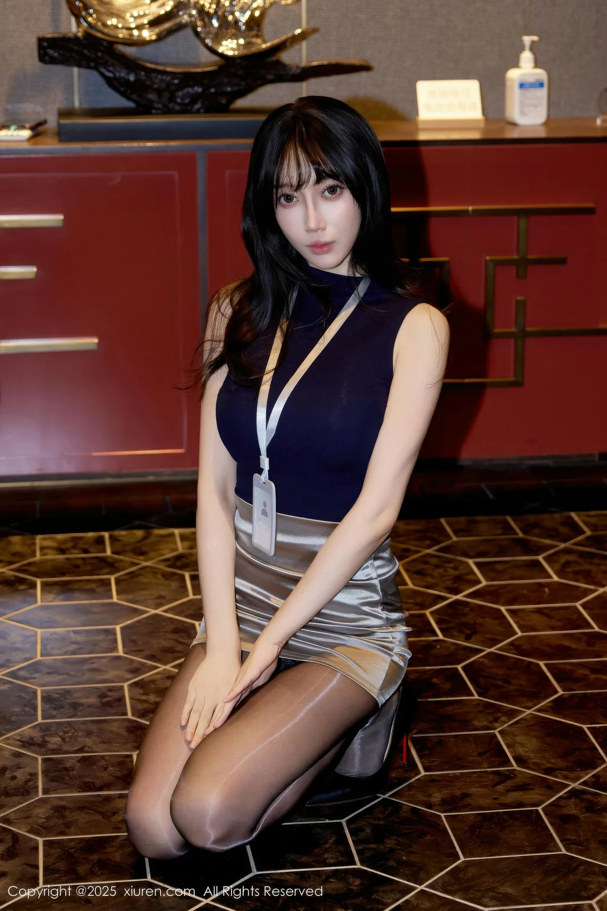 XiuRen 秀人 No.10890 玥儿玥er 深色OL短裙女神 - 3