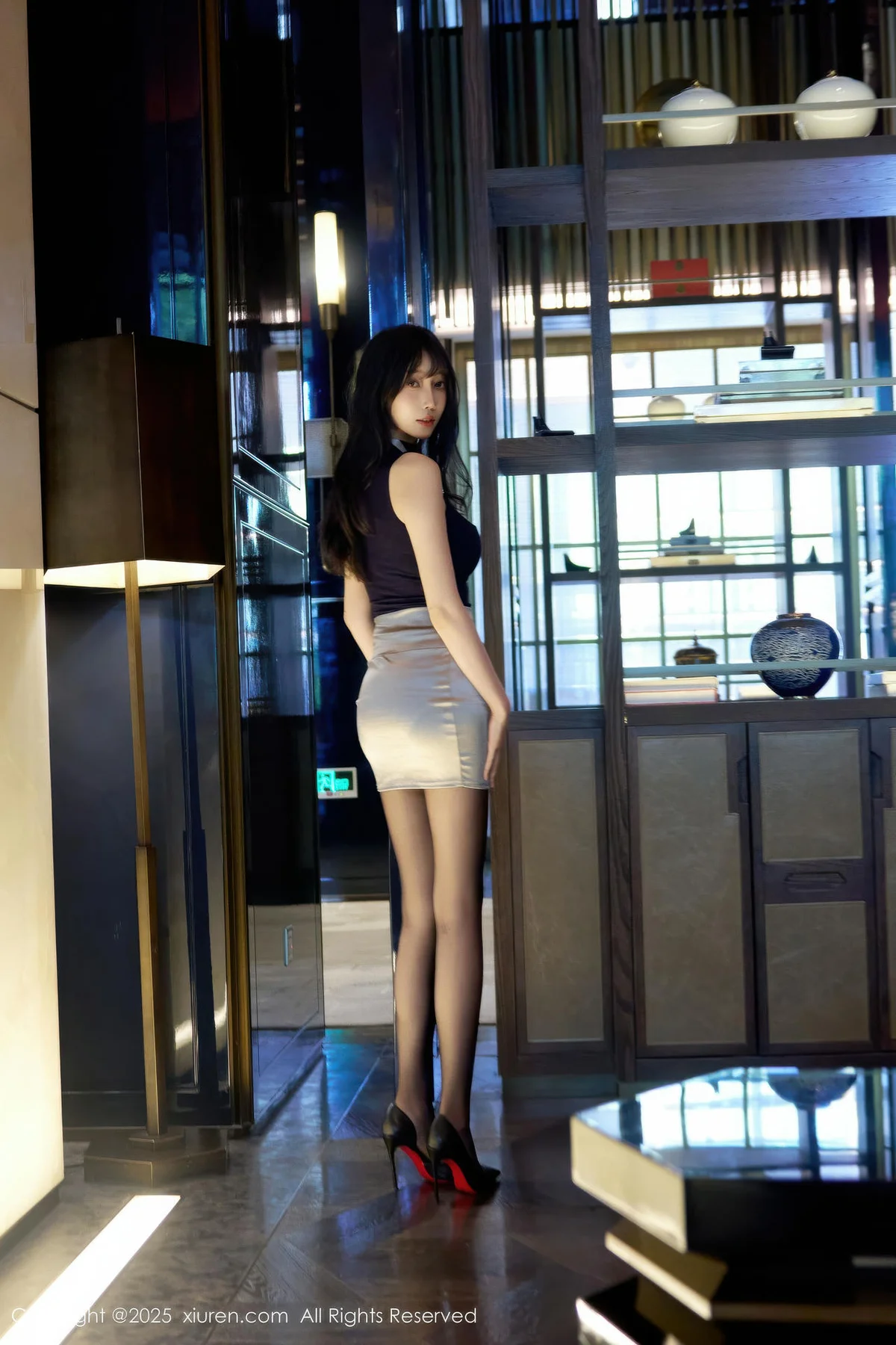 XiuRen 秀人 No.10890 玥儿玥er 深色OL短裙女神 - 4