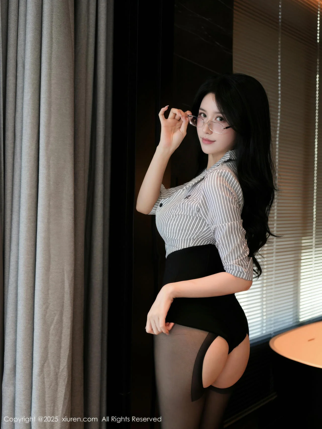 XiuRen 秀人 No.10905 shelly诗莉吖 性感OL服饰黑丝 - 2