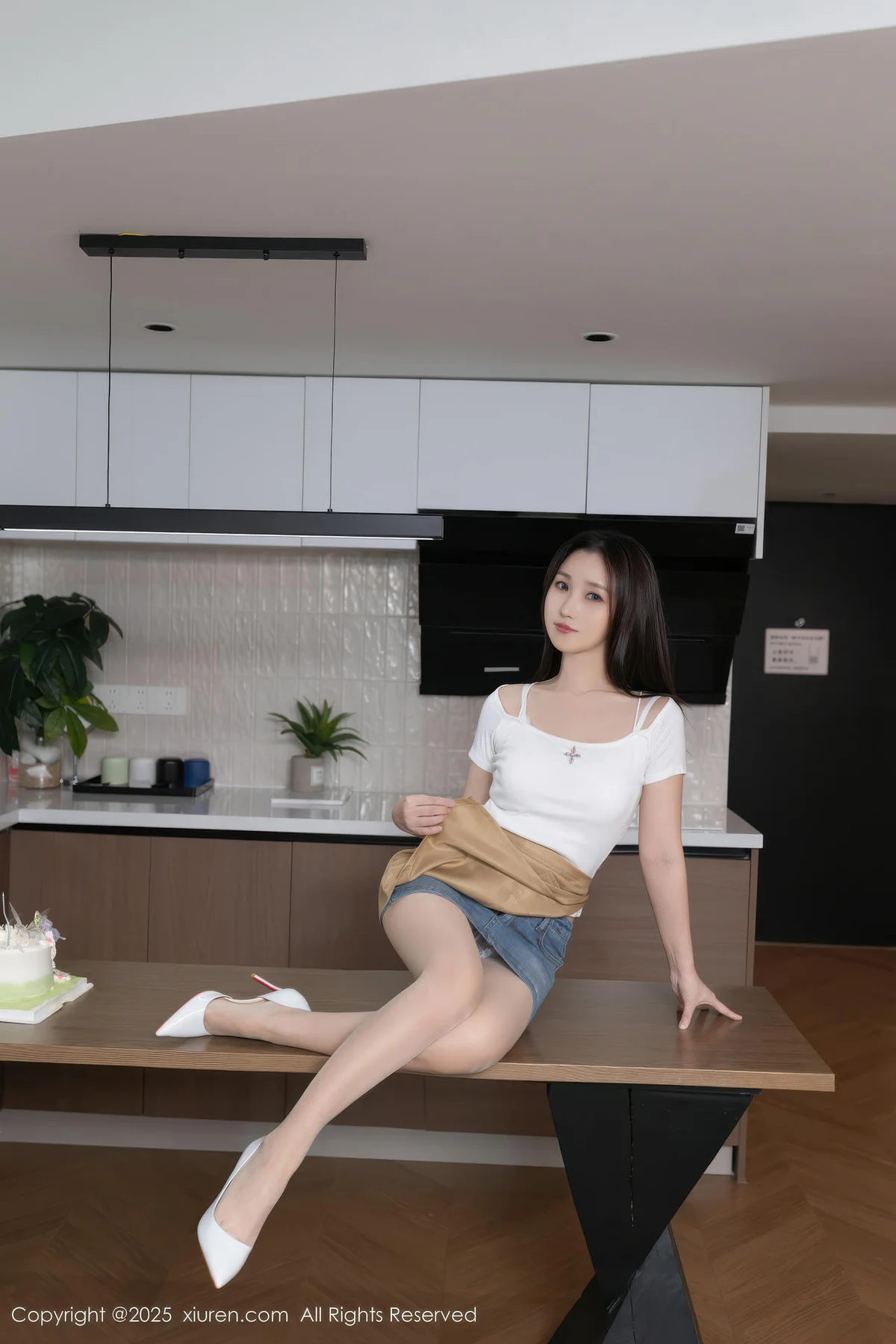 XiuRen 秀人 No.10925 杏子Yada 厨娘白色T恤搭配 - 8