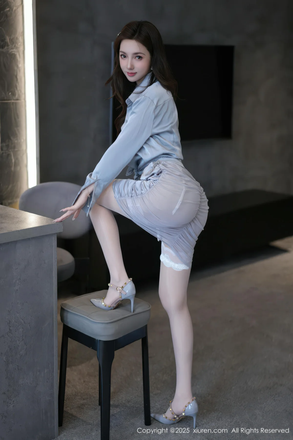 XiuRen 秀人 No.10926 Twins桃桃 浅色连衣短裙白丝美腿 - 4