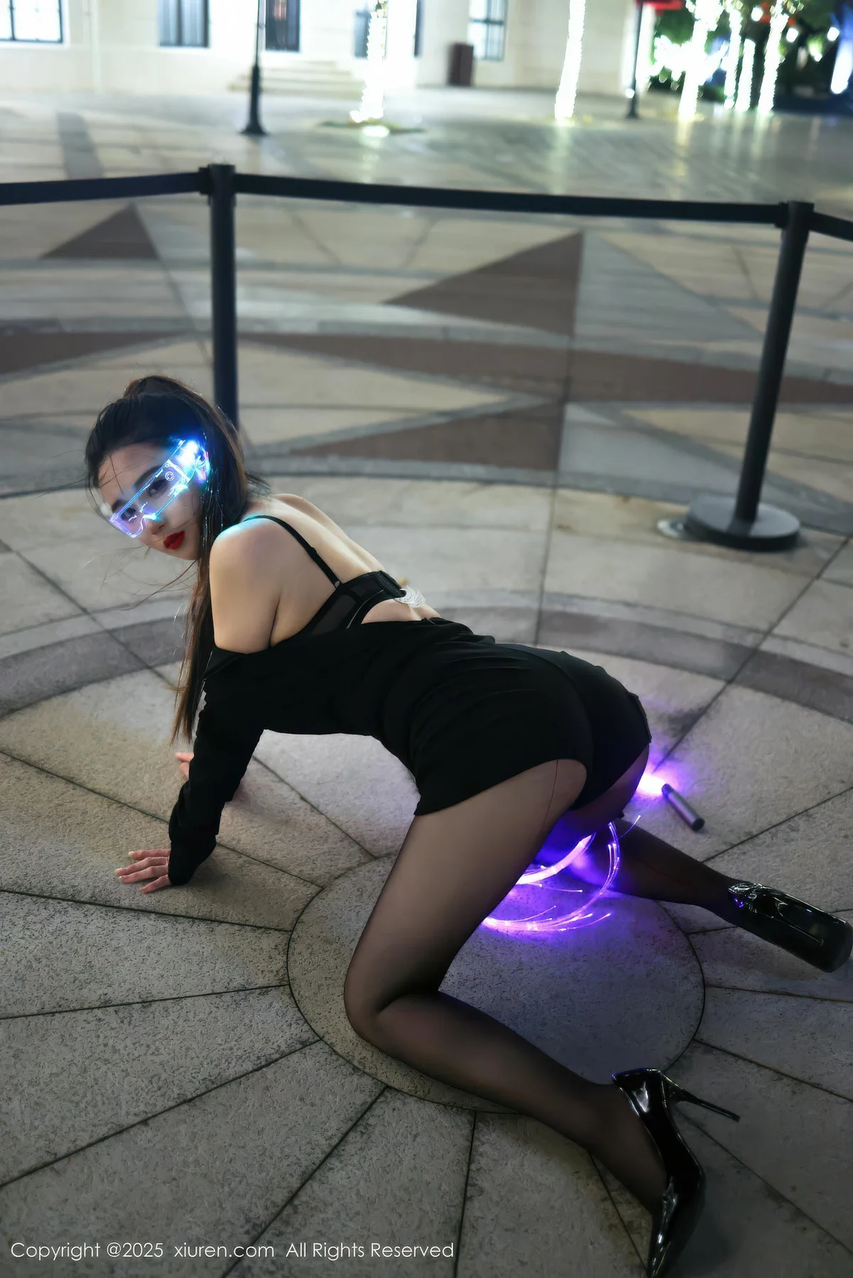 XiuRen 秀人 No.10936 小肉肉咪 街拍连衣短裙 - 2